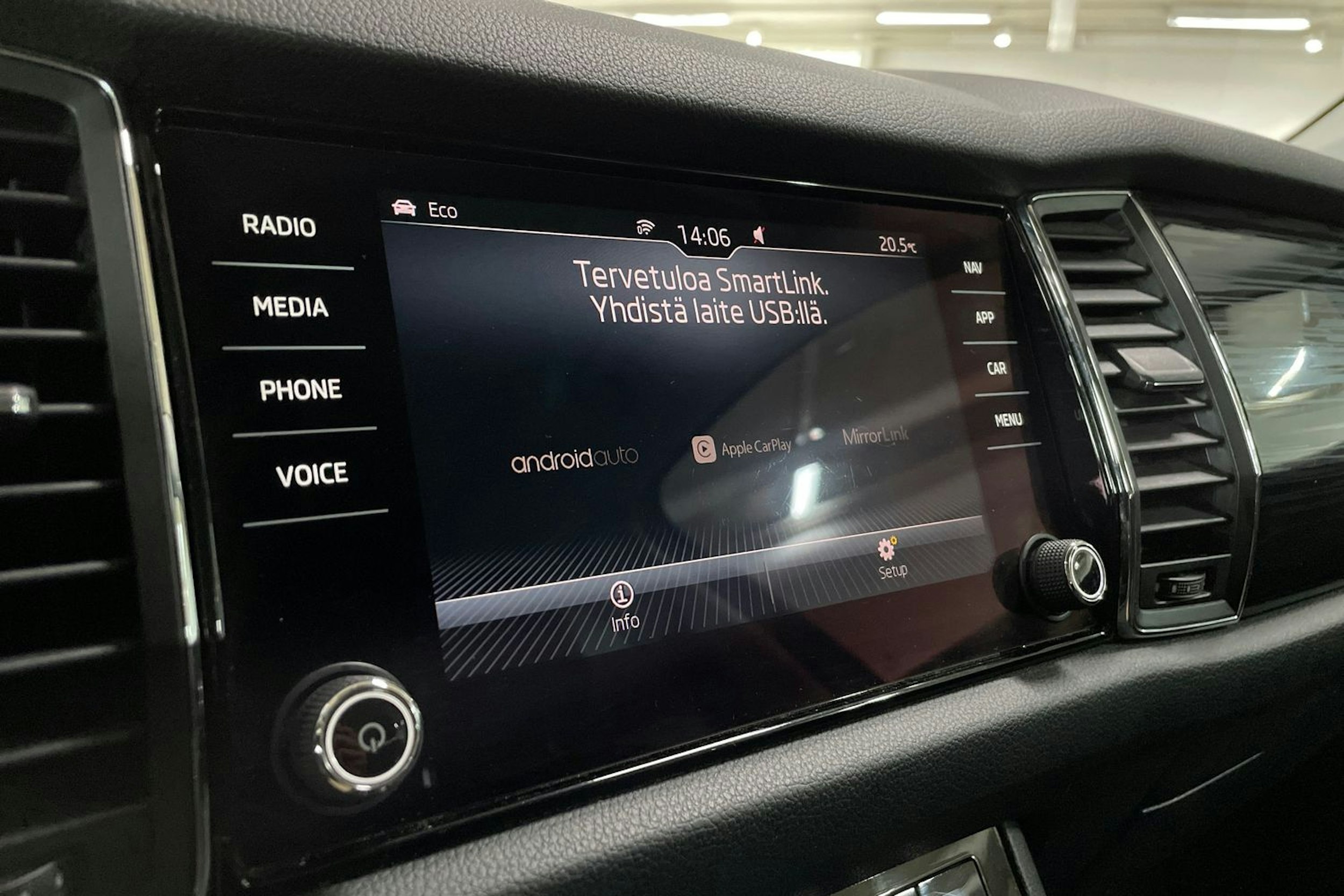 Harmaa Skoda KODIAQ 2017 kuva 21.