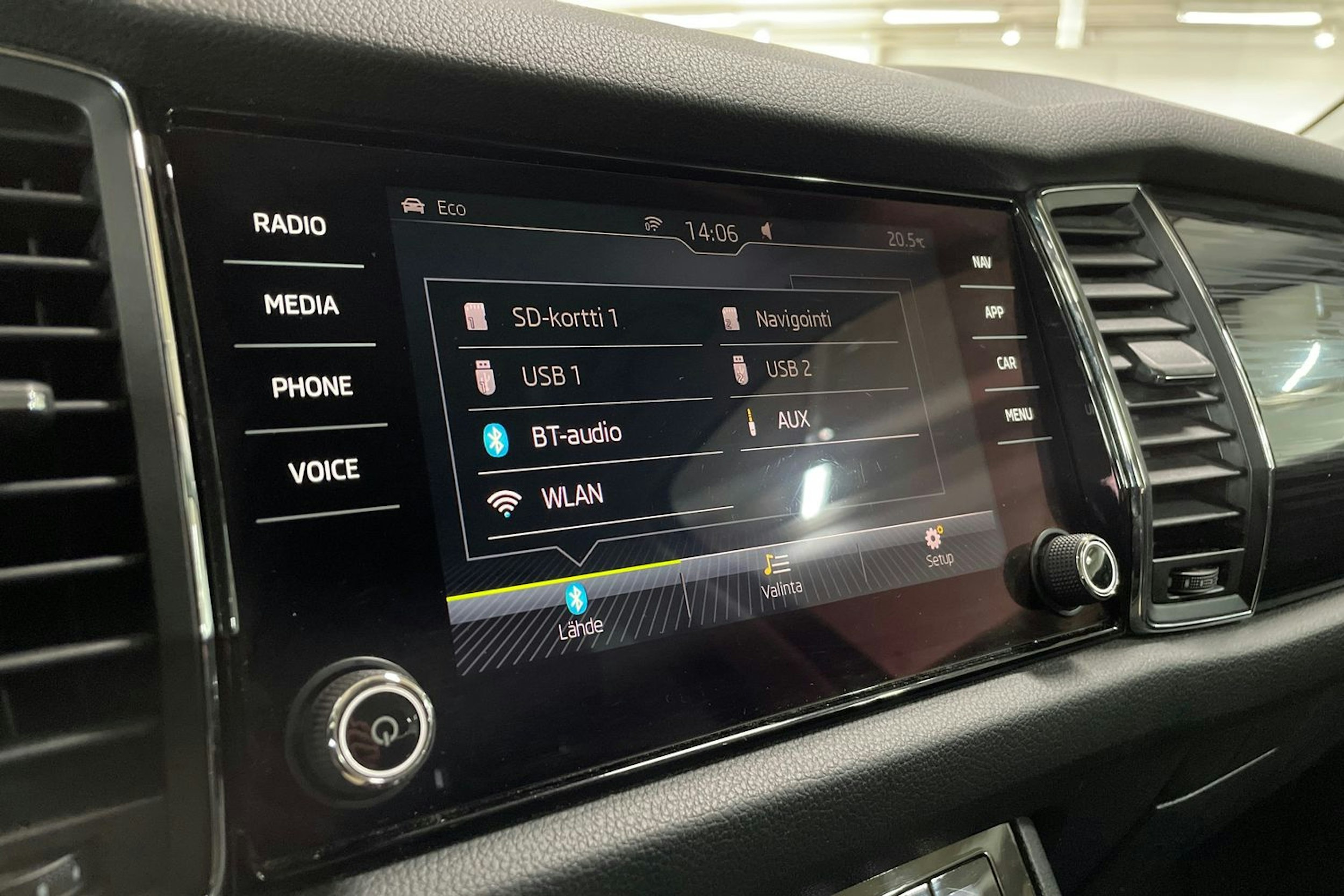 Harmaa Skoda KODIAQ 2017 kuva 22.