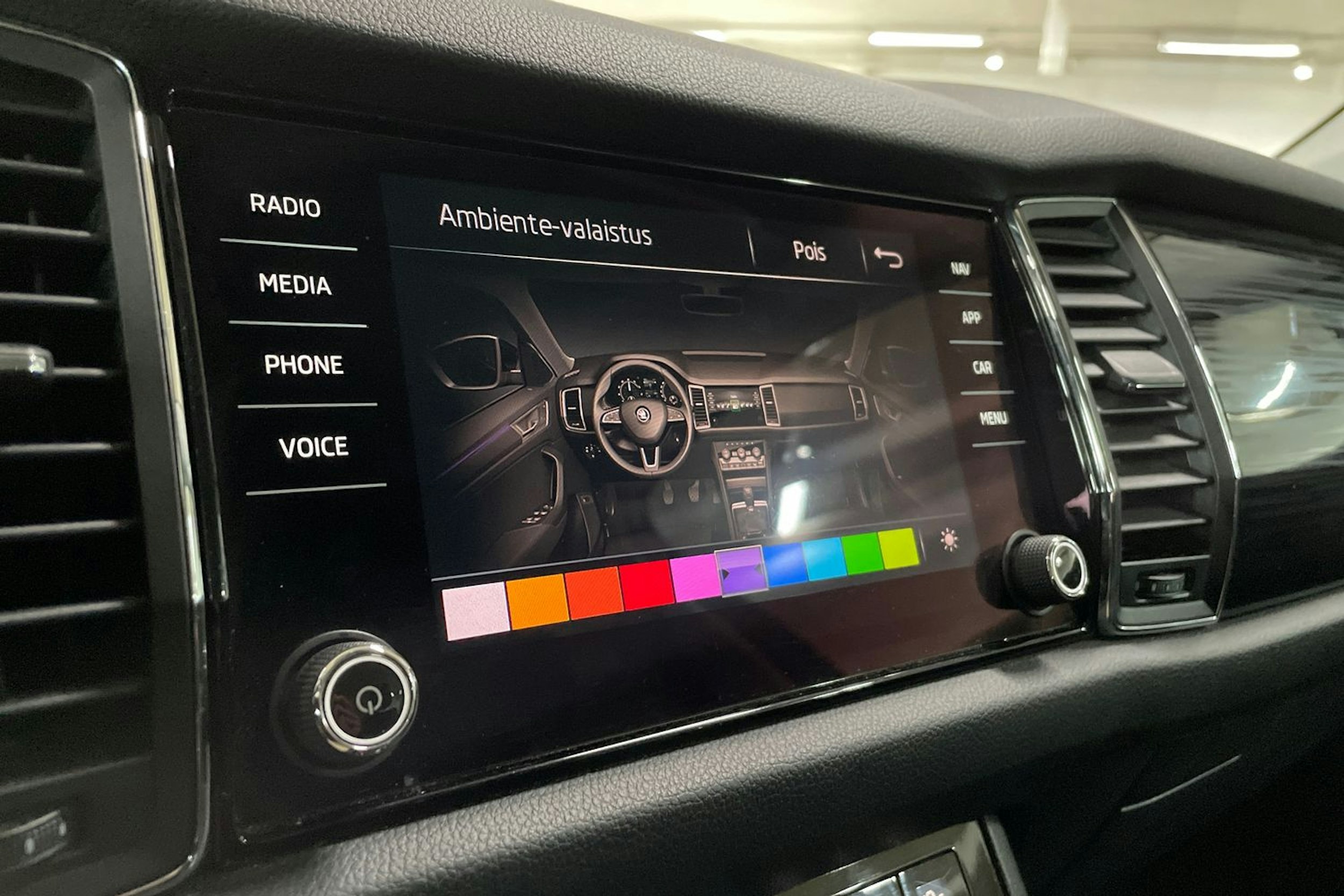 Harmaa Skoda KODIAQ 2017 kuva 24.