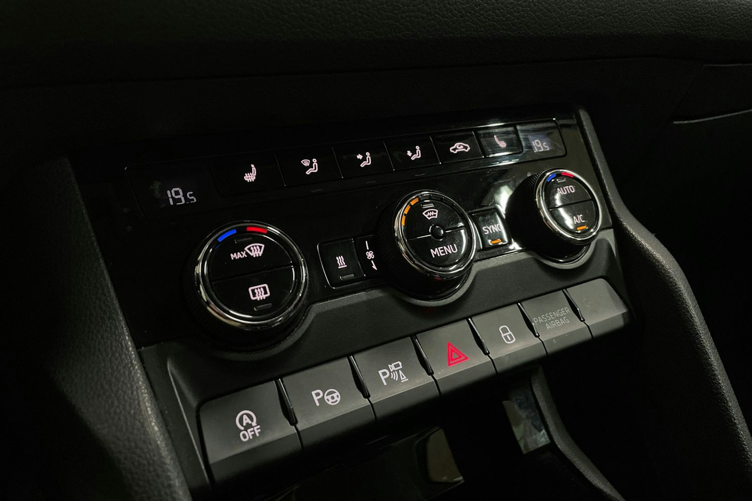 Harmaa Skoda KODIAQ 2017 kuva 25.
