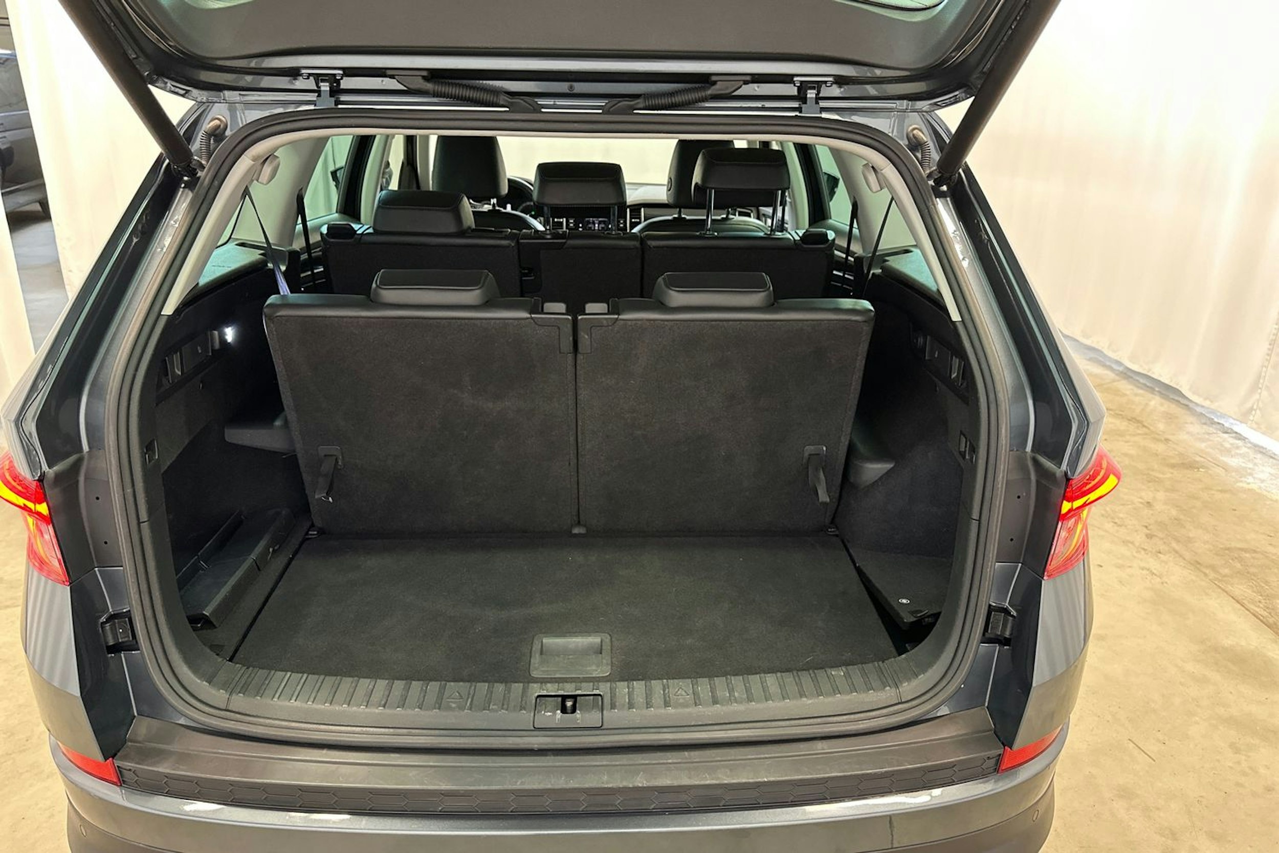 harmaa Skoda Kodiaq 2017 kuva 27.
