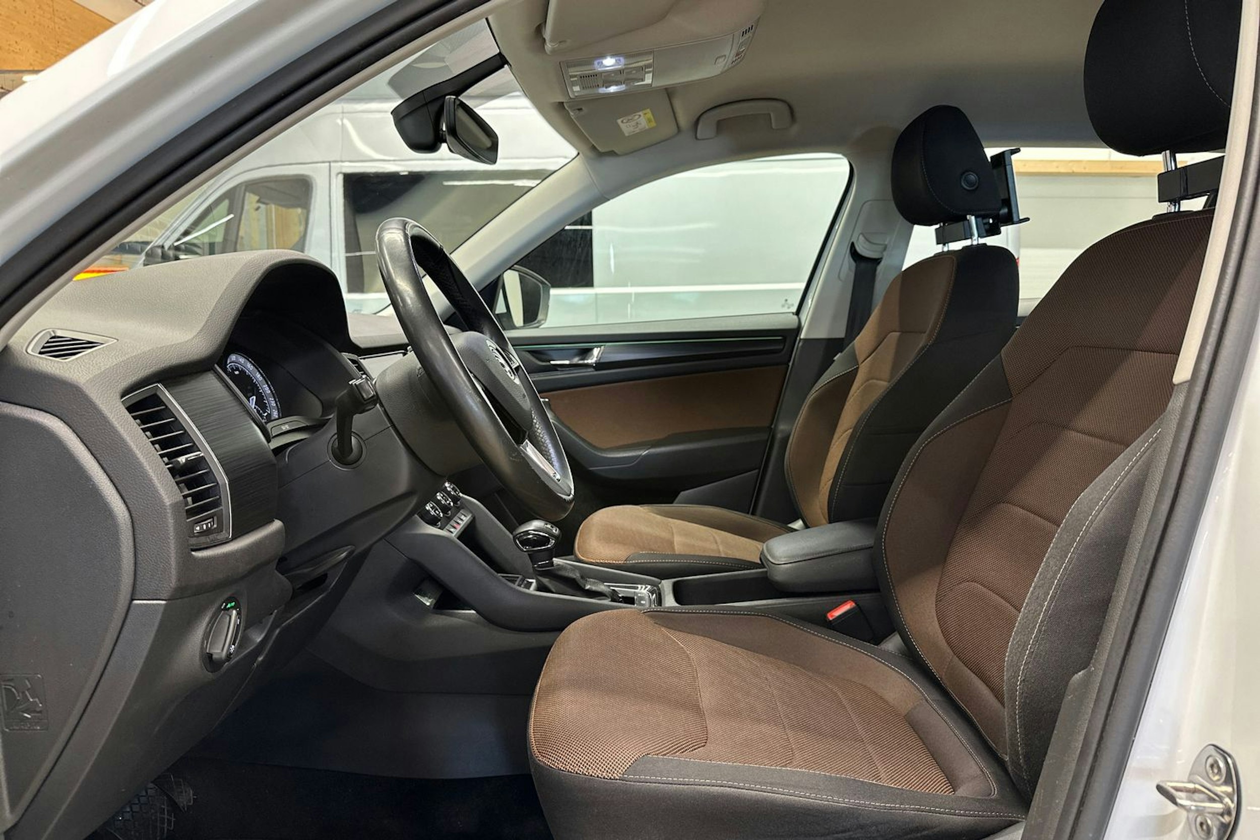 valkoinen Skoda Kodiaq 2017 kuva 16.