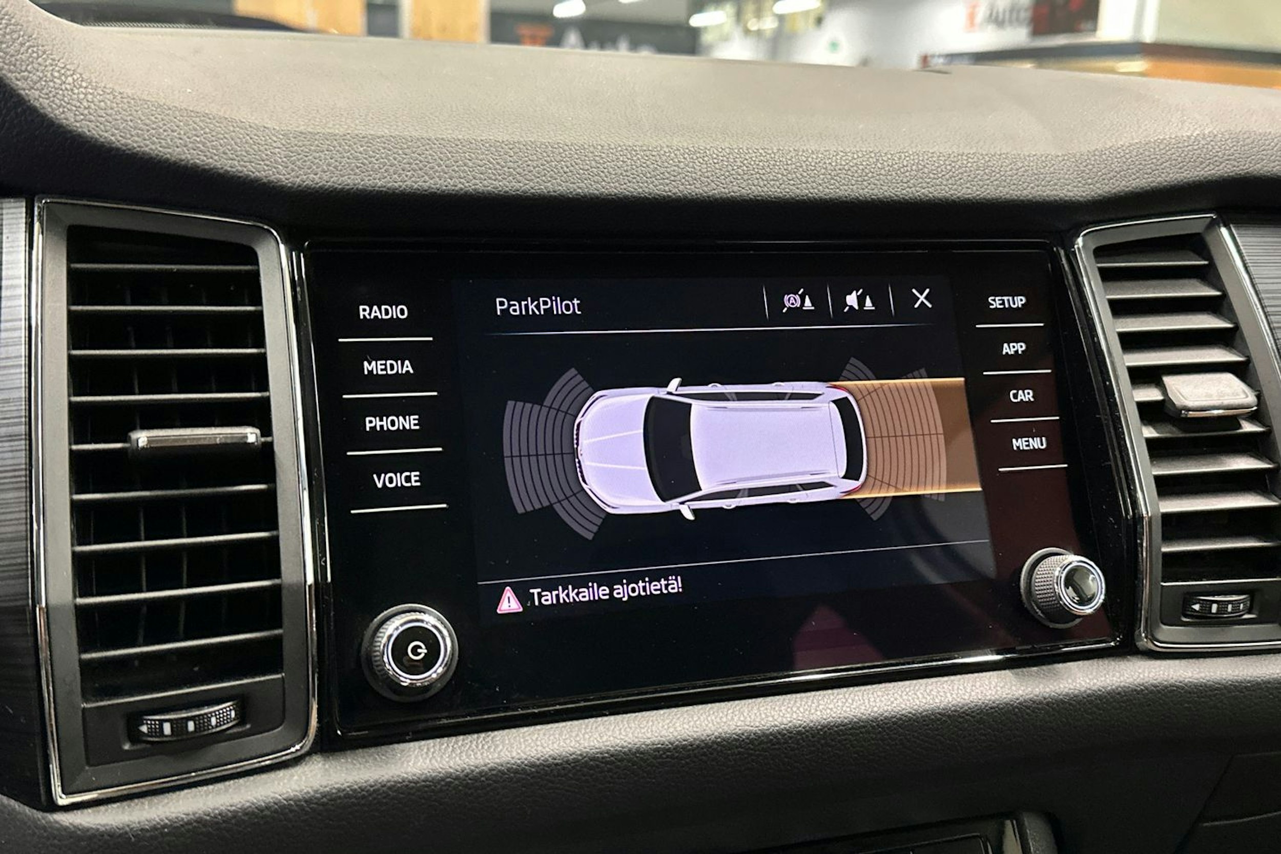 valkoinen Skoda Kodiaq 2017 kuva 18.