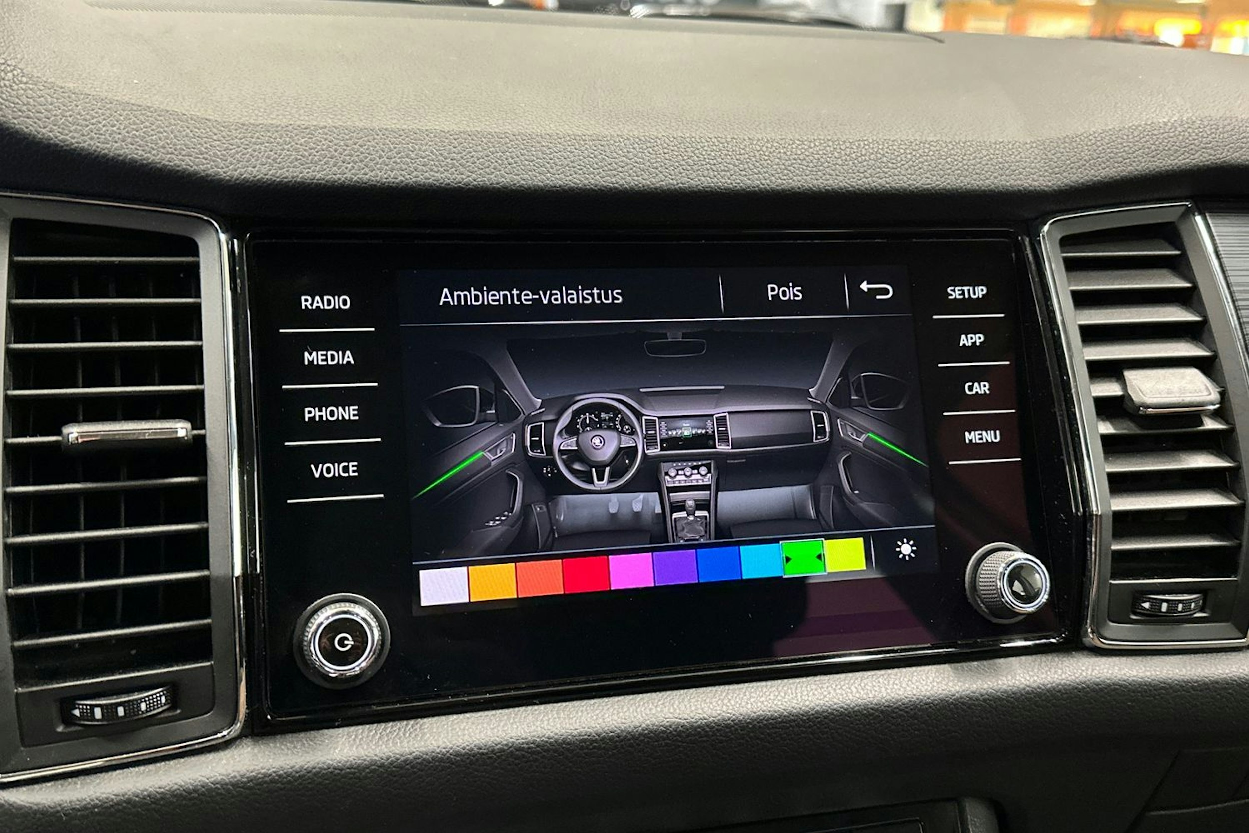 valkoinen Skoda Kodiaq 2017 kuva 20.