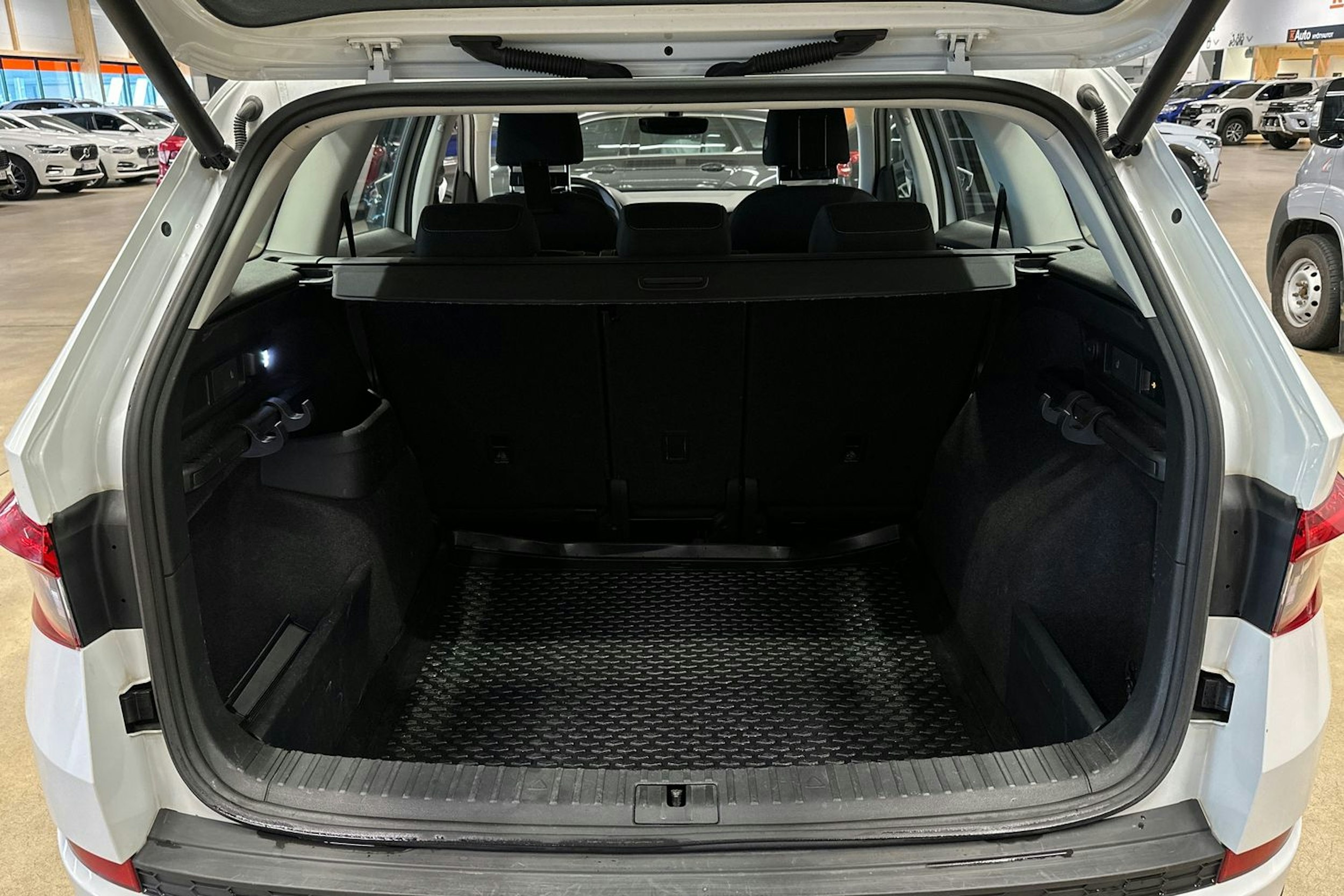 valkoinen Skoda Kodiaq 2017 kuva 33.