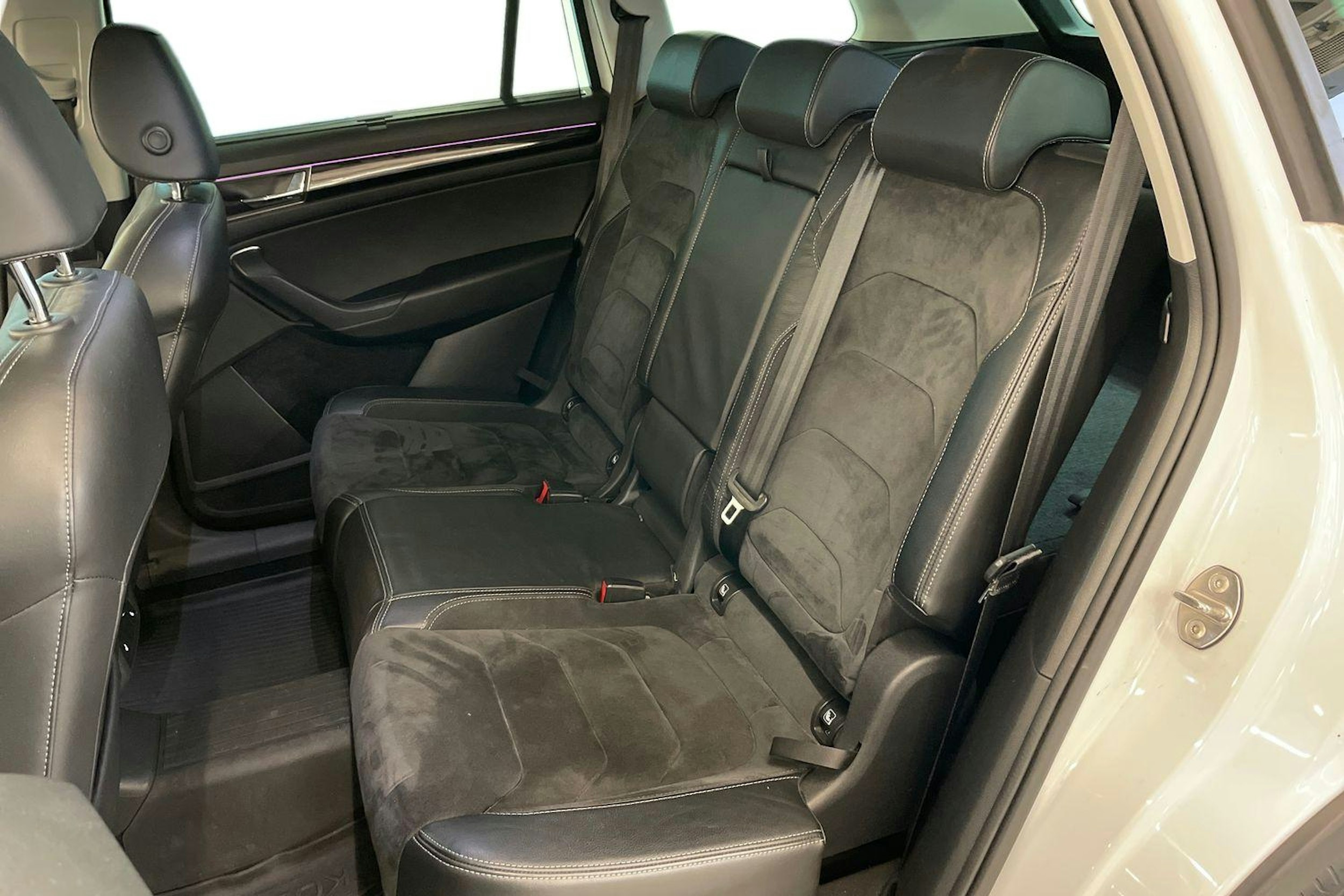 Valkoinen Skoda KODIAQ 2018 kuva 8.