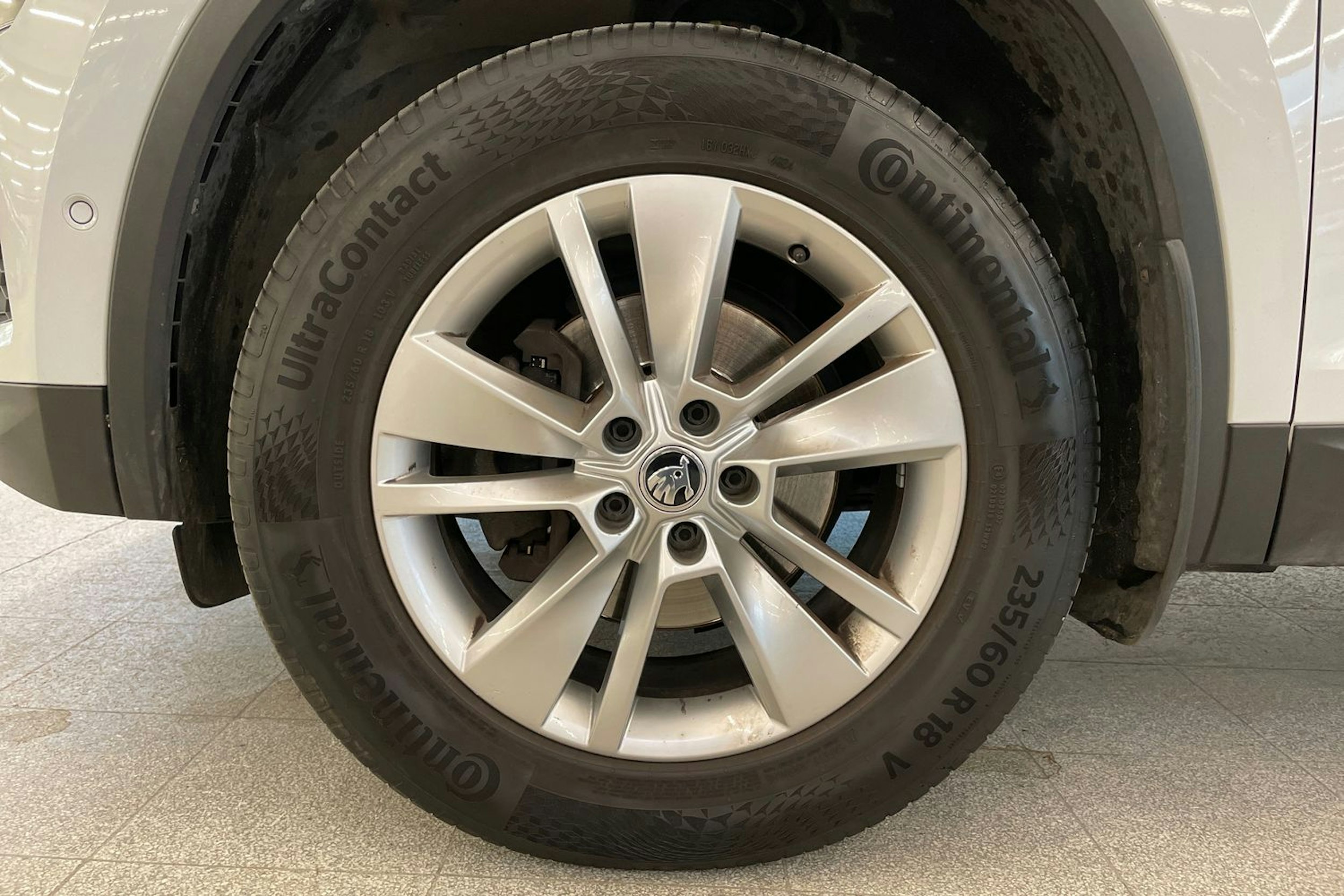 Valkoinen Skoda KODIAQ 2018 kuva 9.