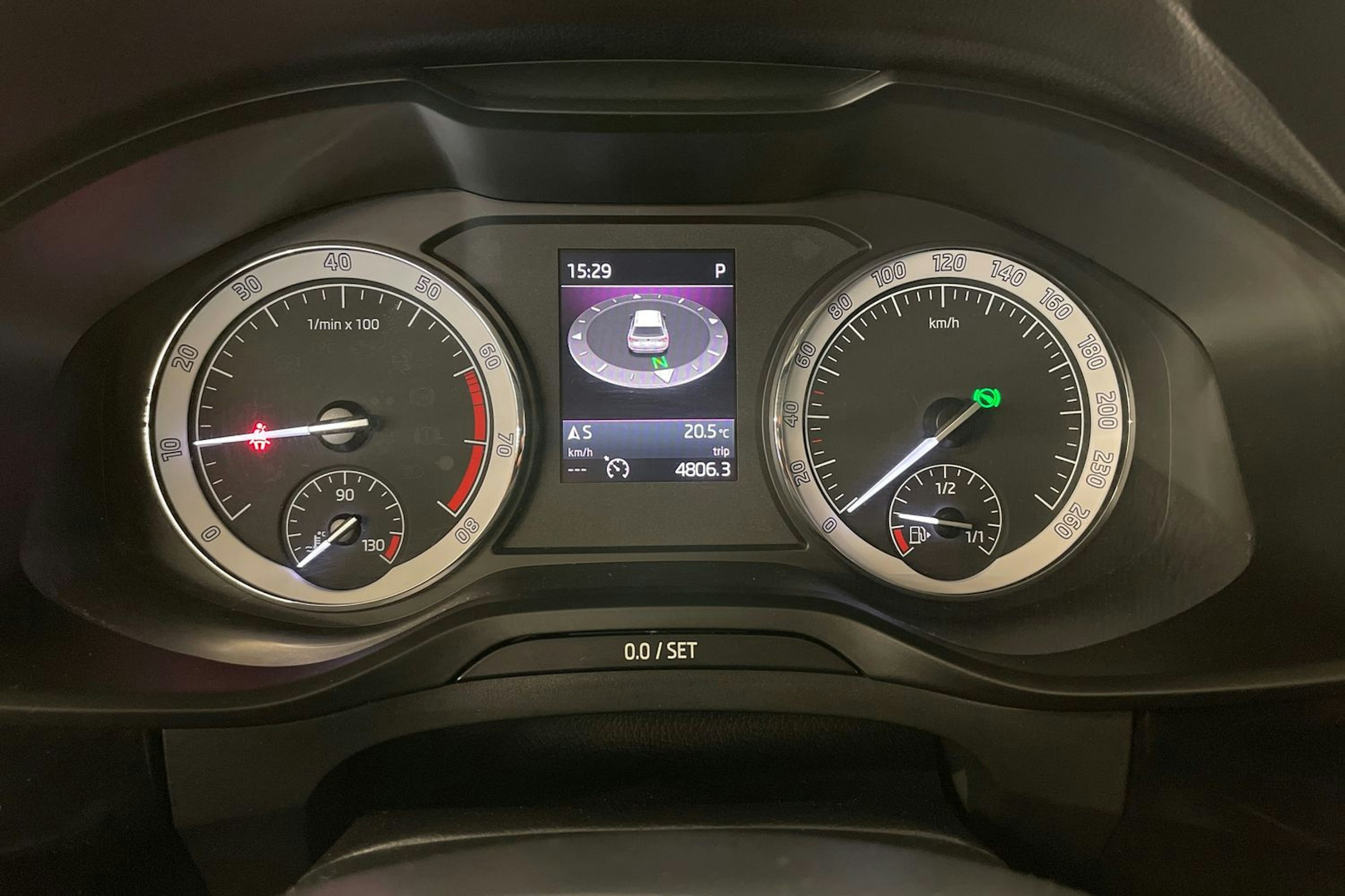 Valkoinen Skoda KODIAQ 2018 kuva 11.
