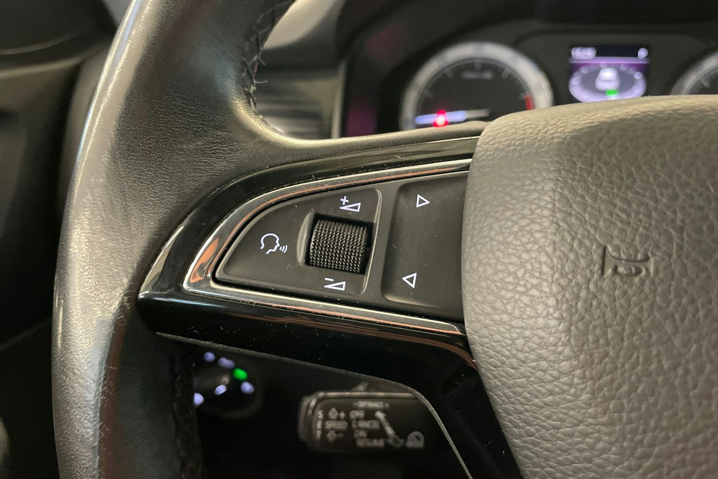 Valkoinen Skoda KODIAQ 2018 kuva 13.