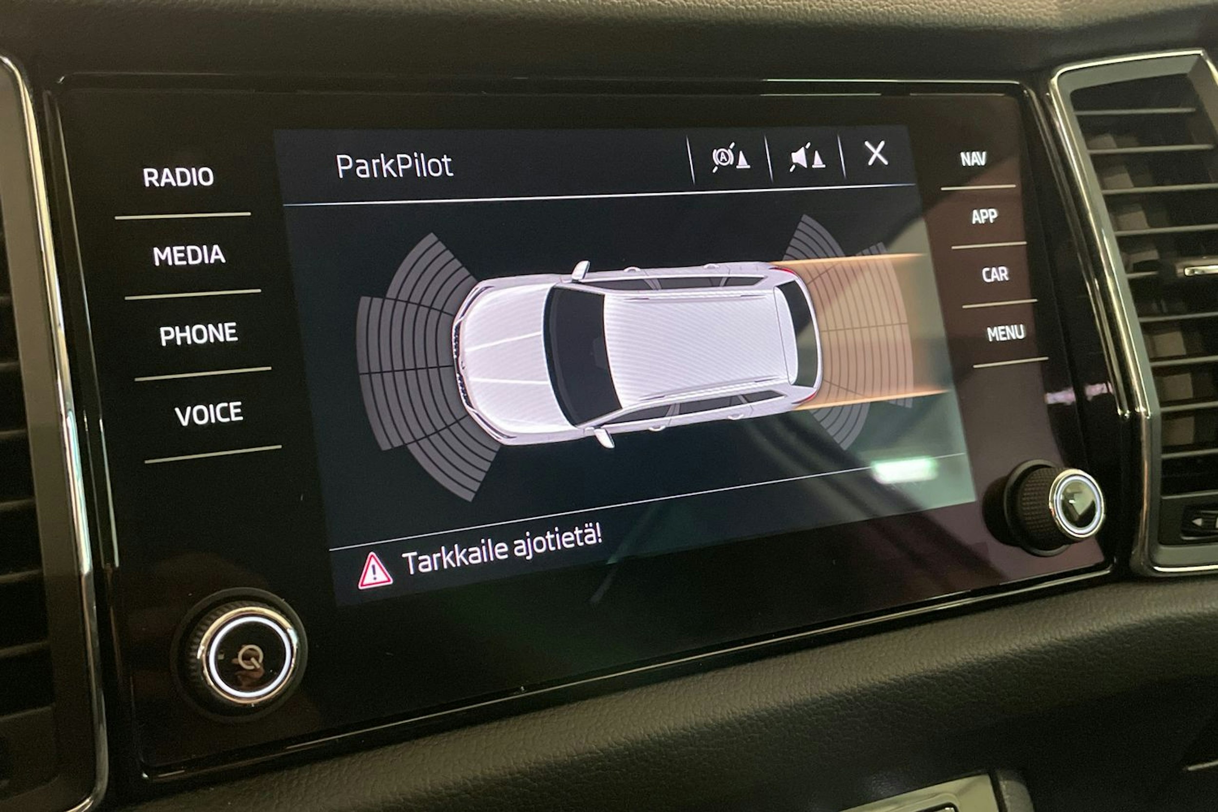 Valkoinen Skoda KODIAQ 2018 kuva 15.