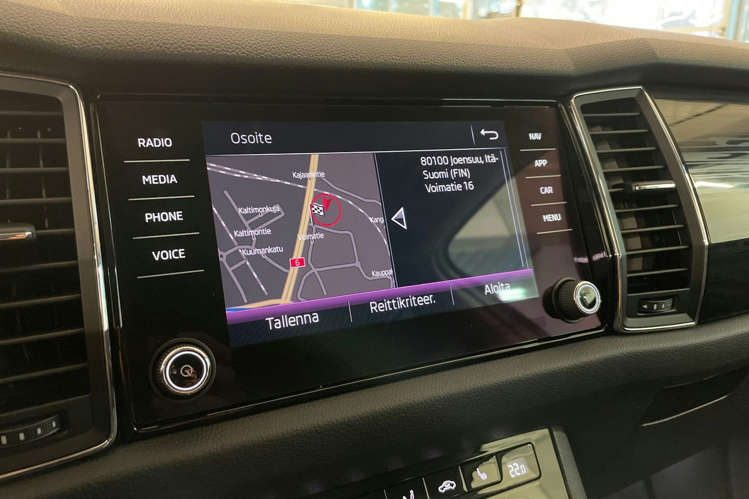 Valkoinen Skoda KODIAQ 2018 kuva 16.
