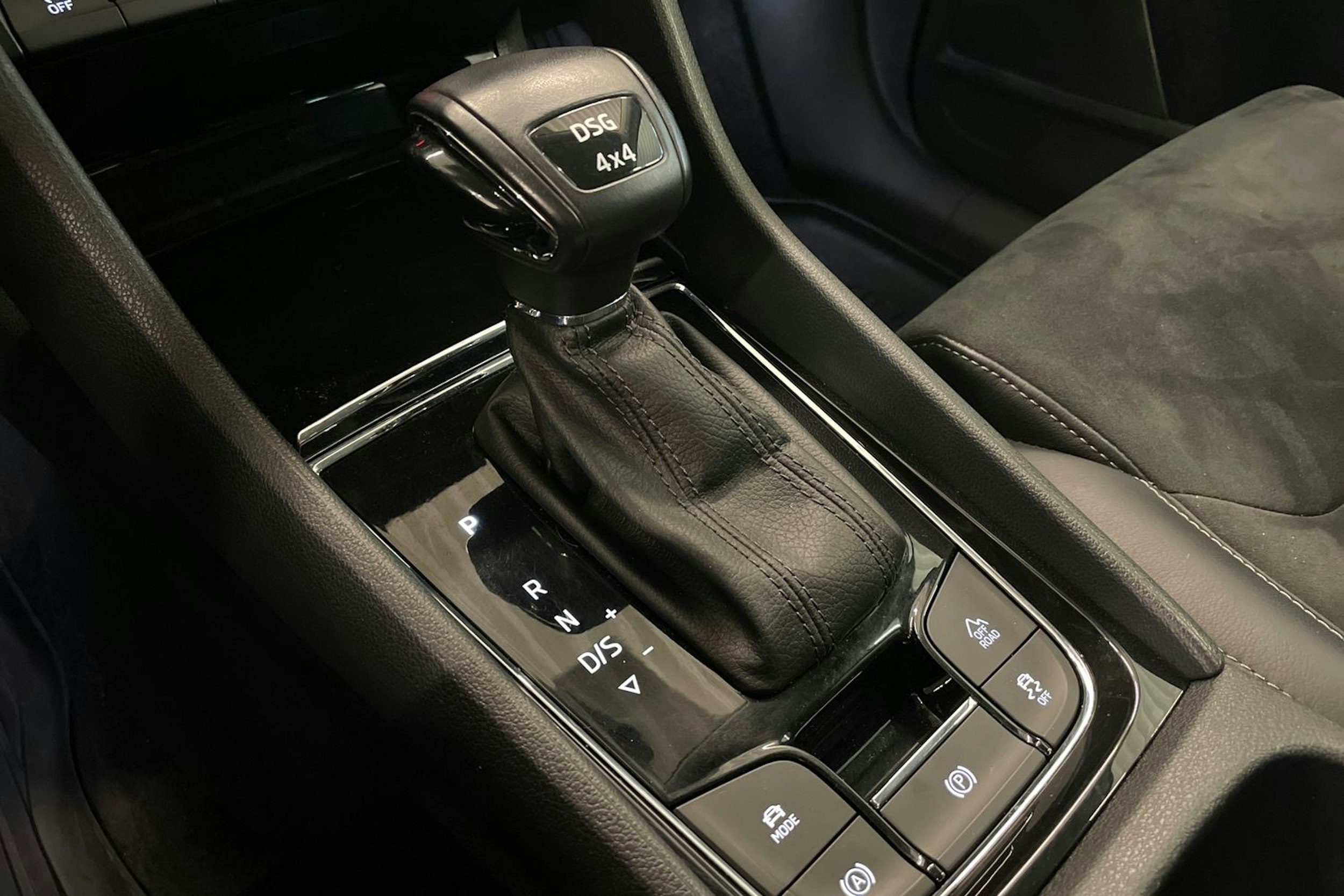 Valkoinen Skoda KODIAQ 2018 kuva 18.