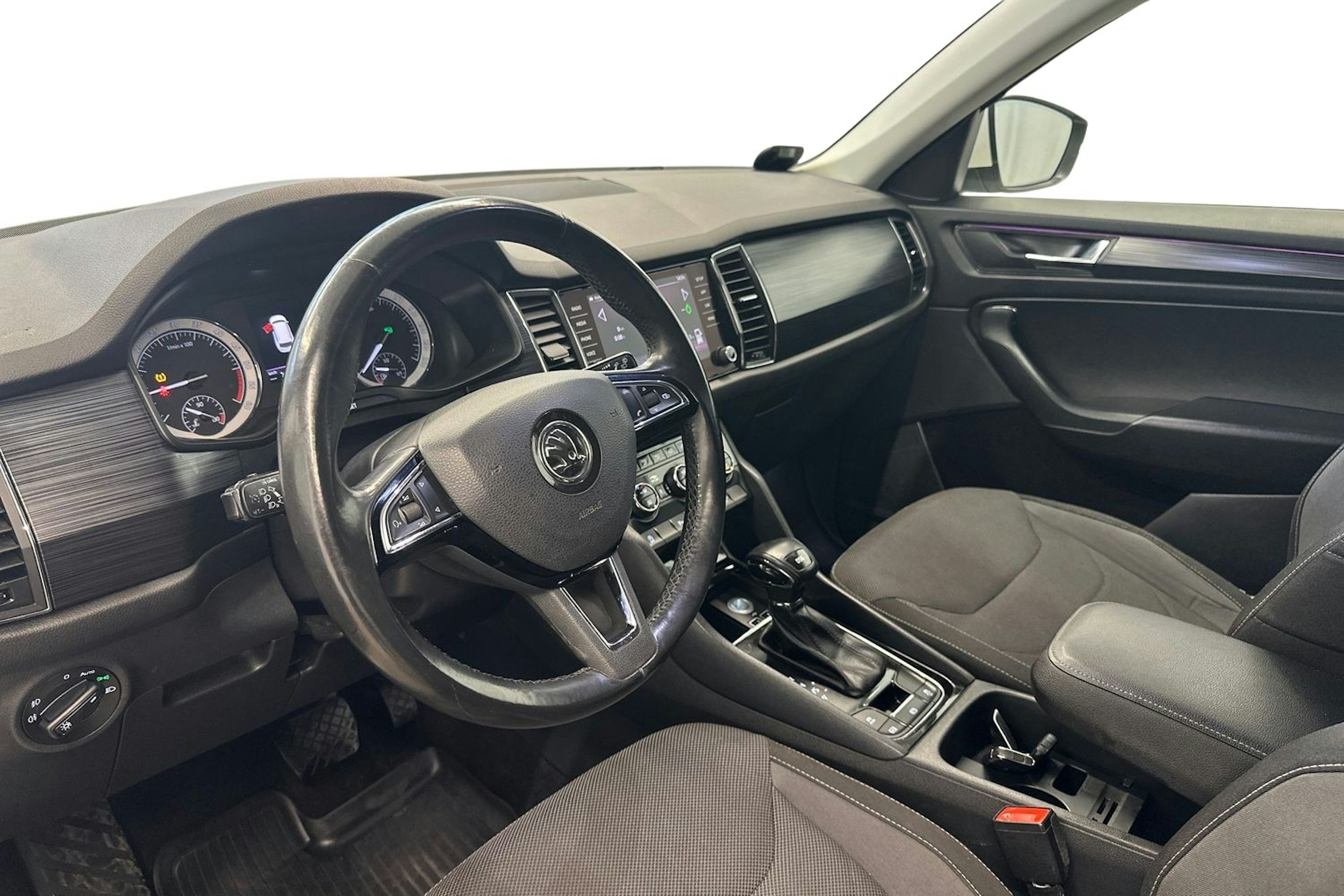 valkoinen Skoda Kodiaq 2018 kuva 7.