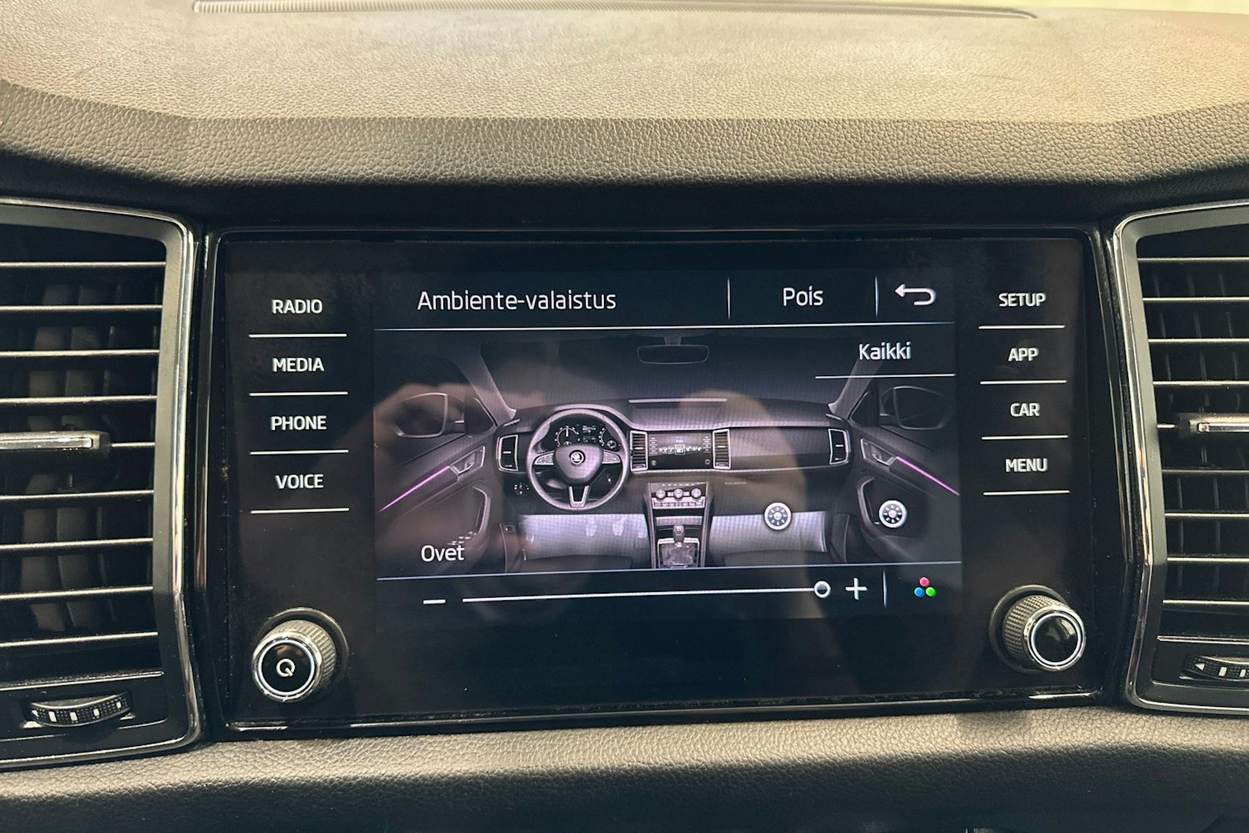 valkoinen Skoda Kodiaq 2018 kuva 24.