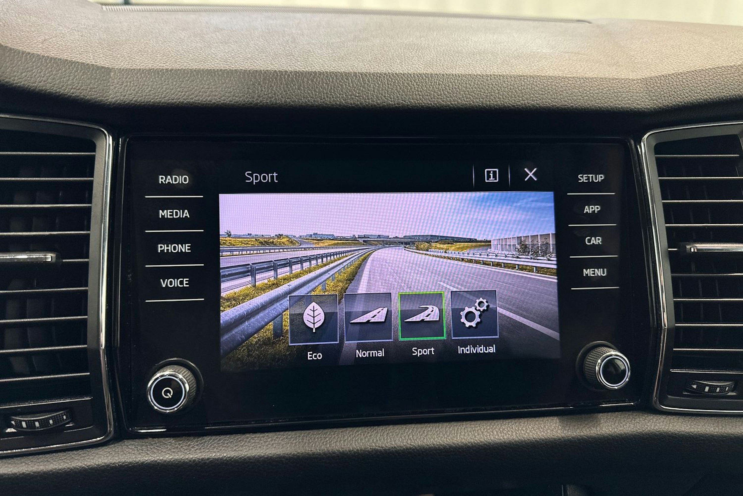 valkoinen Skoda Kodiaq 2018 kuva 28.