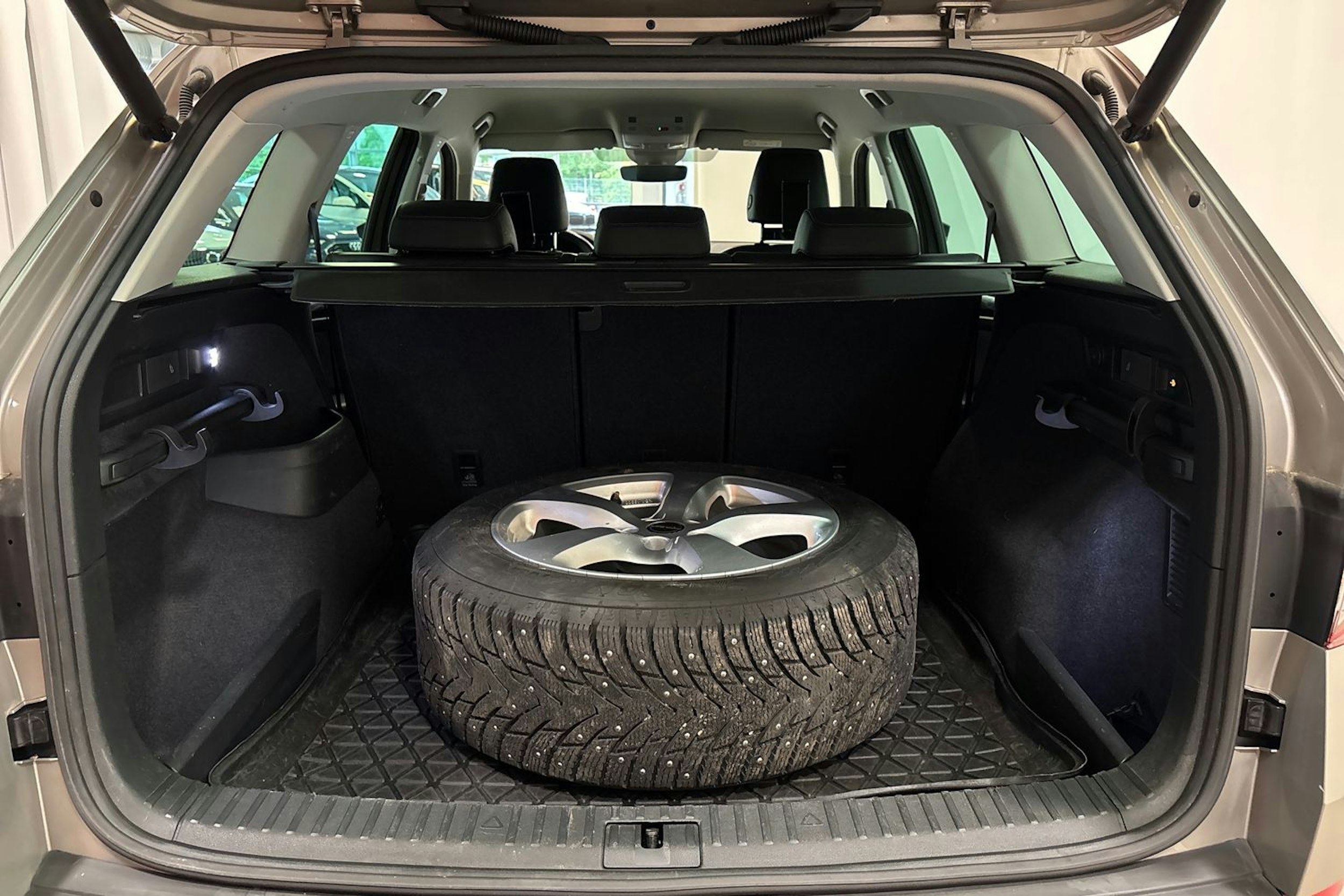 ruskea (beige) Skoda Kodiaq 2018 kuva 21.