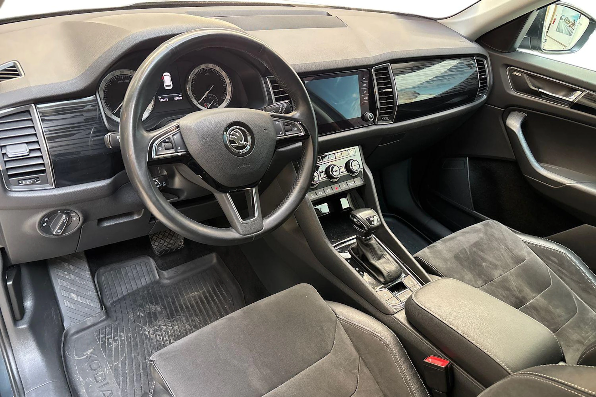 harmaa Skoda Kodiaq 2018 kuva 6.