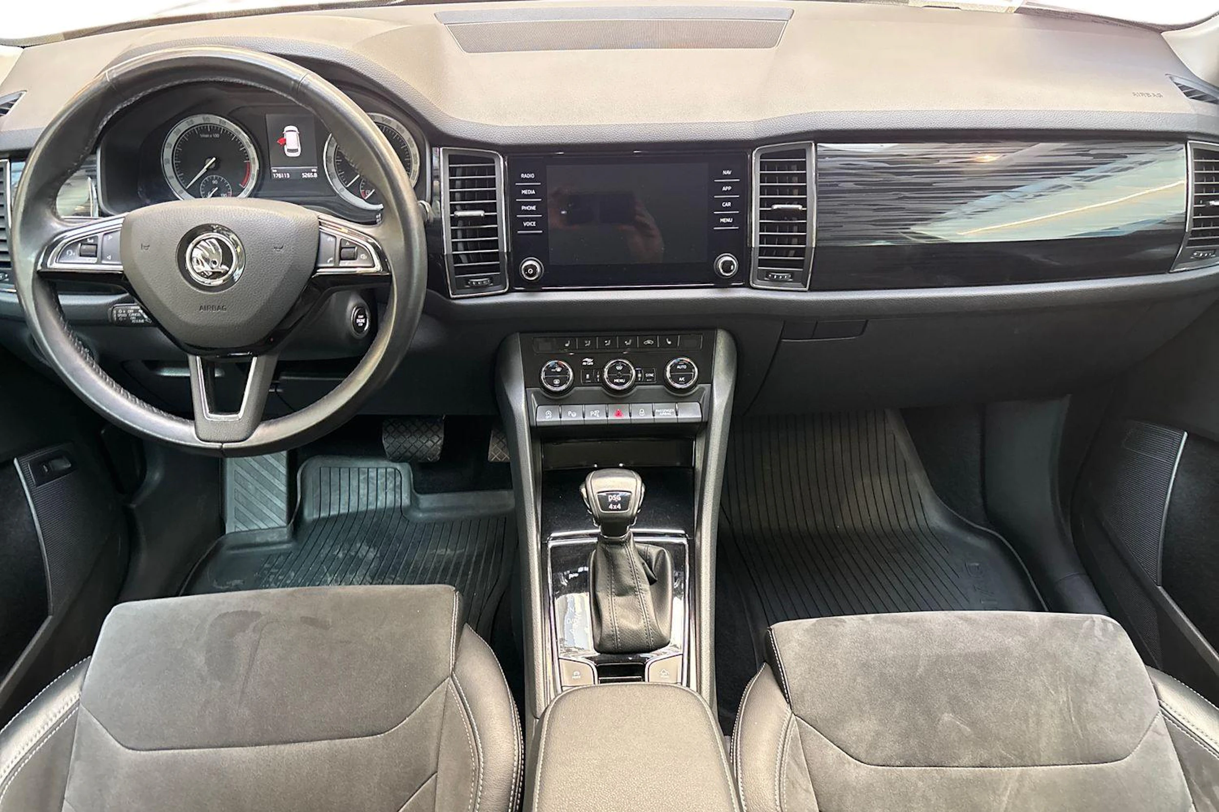 harmaa Skoda Kodiaq 2018 kuva 7.
