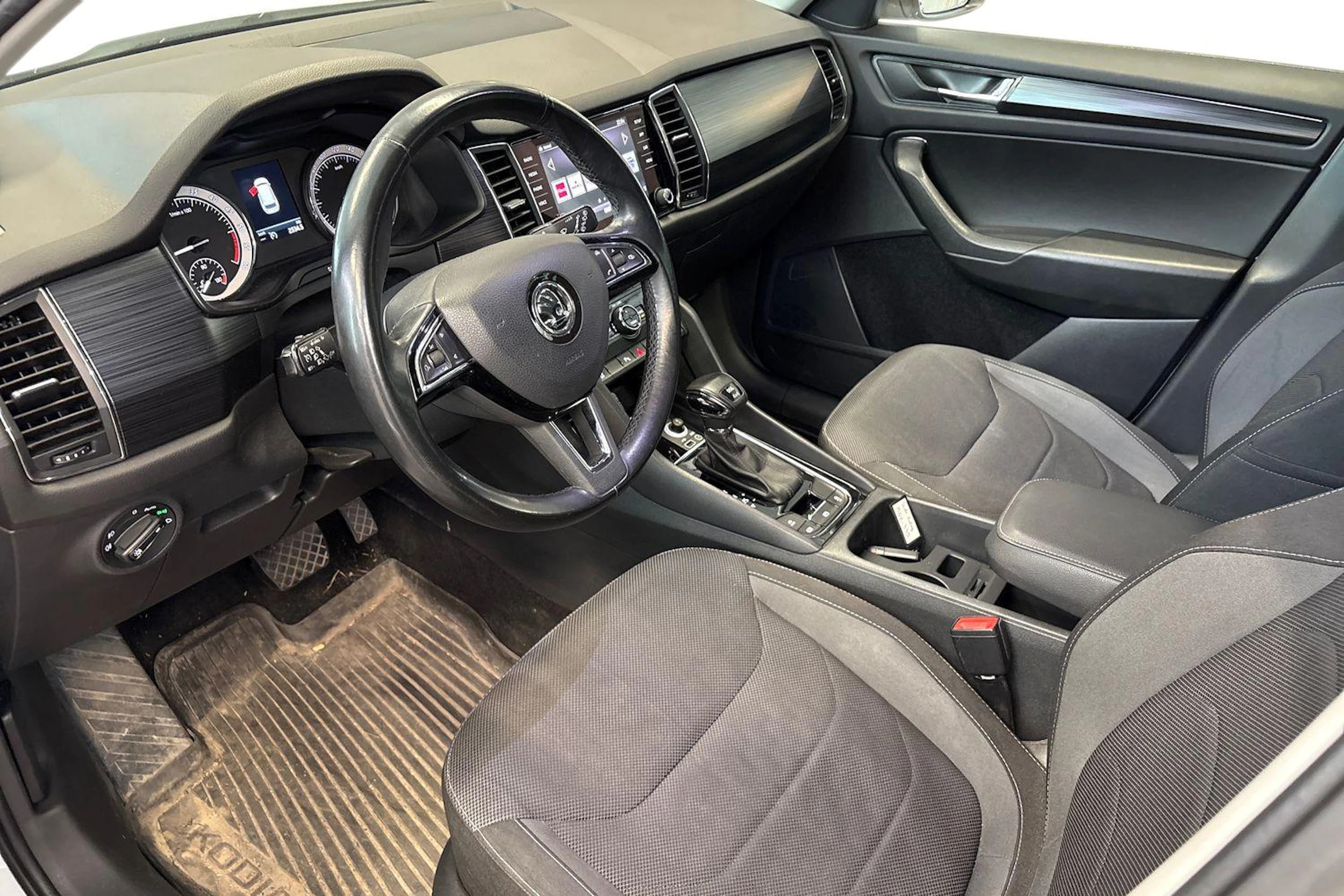 valkoinen Skoda Kodiaq 2018 kuva 3.