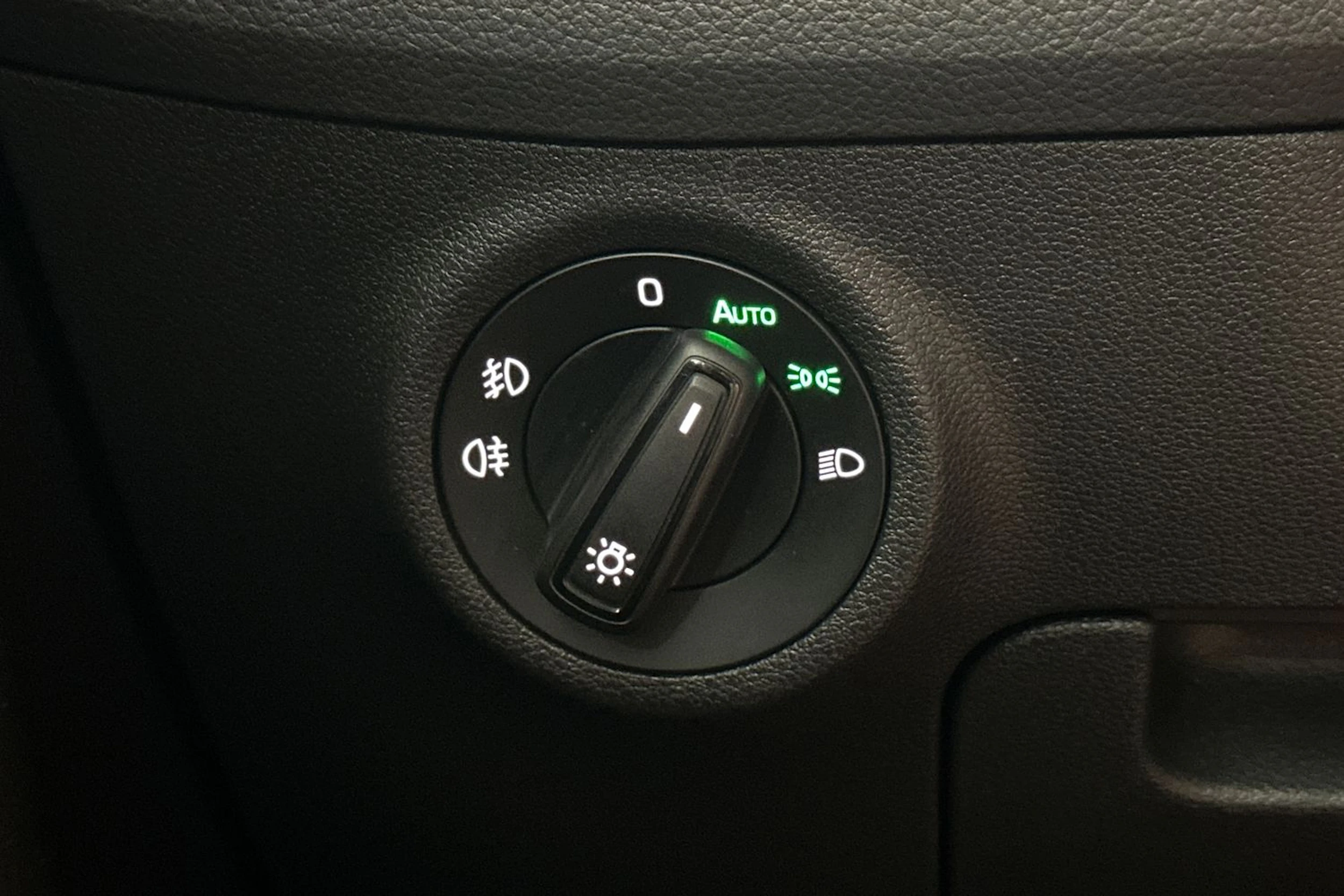 valkoinen Skoda Kodiaq 2018 kuva 12.