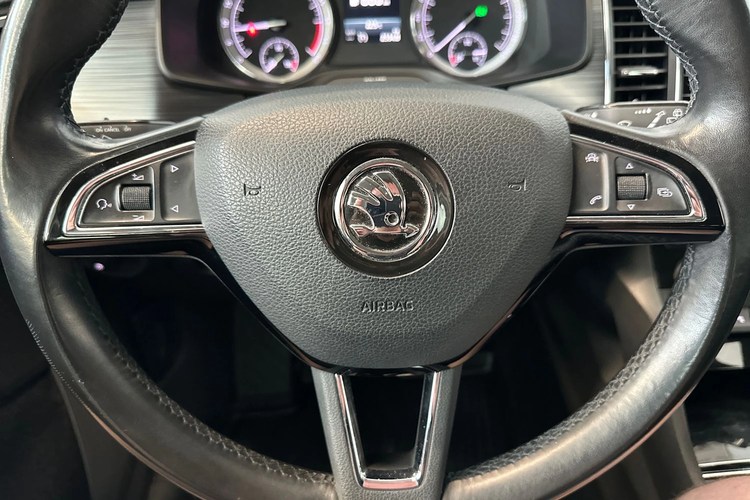 valkoinen Skoda Kodiaq 2018 kuva 14.