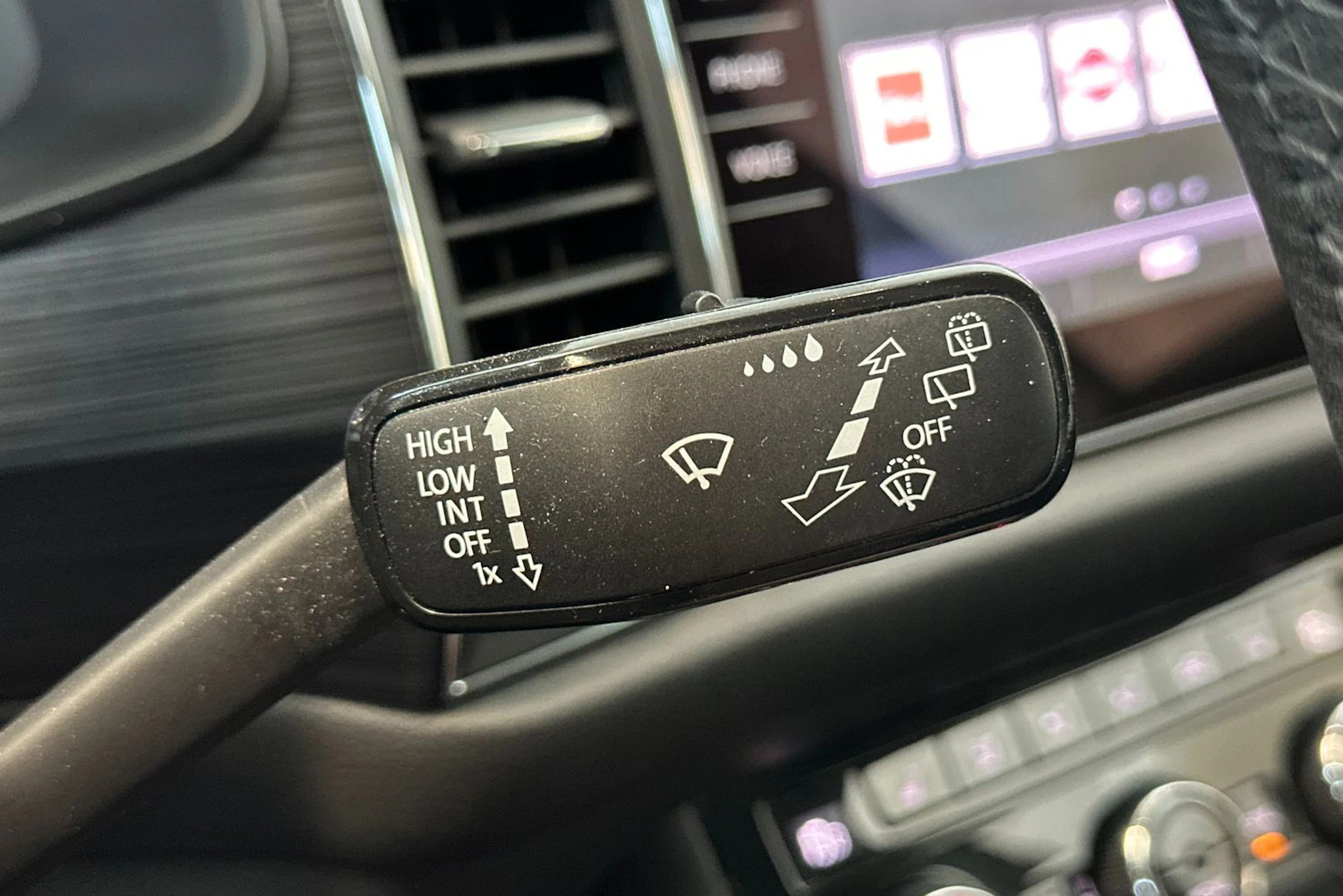 valkoinen Skoda Kodiaq 2018 kuva 15.