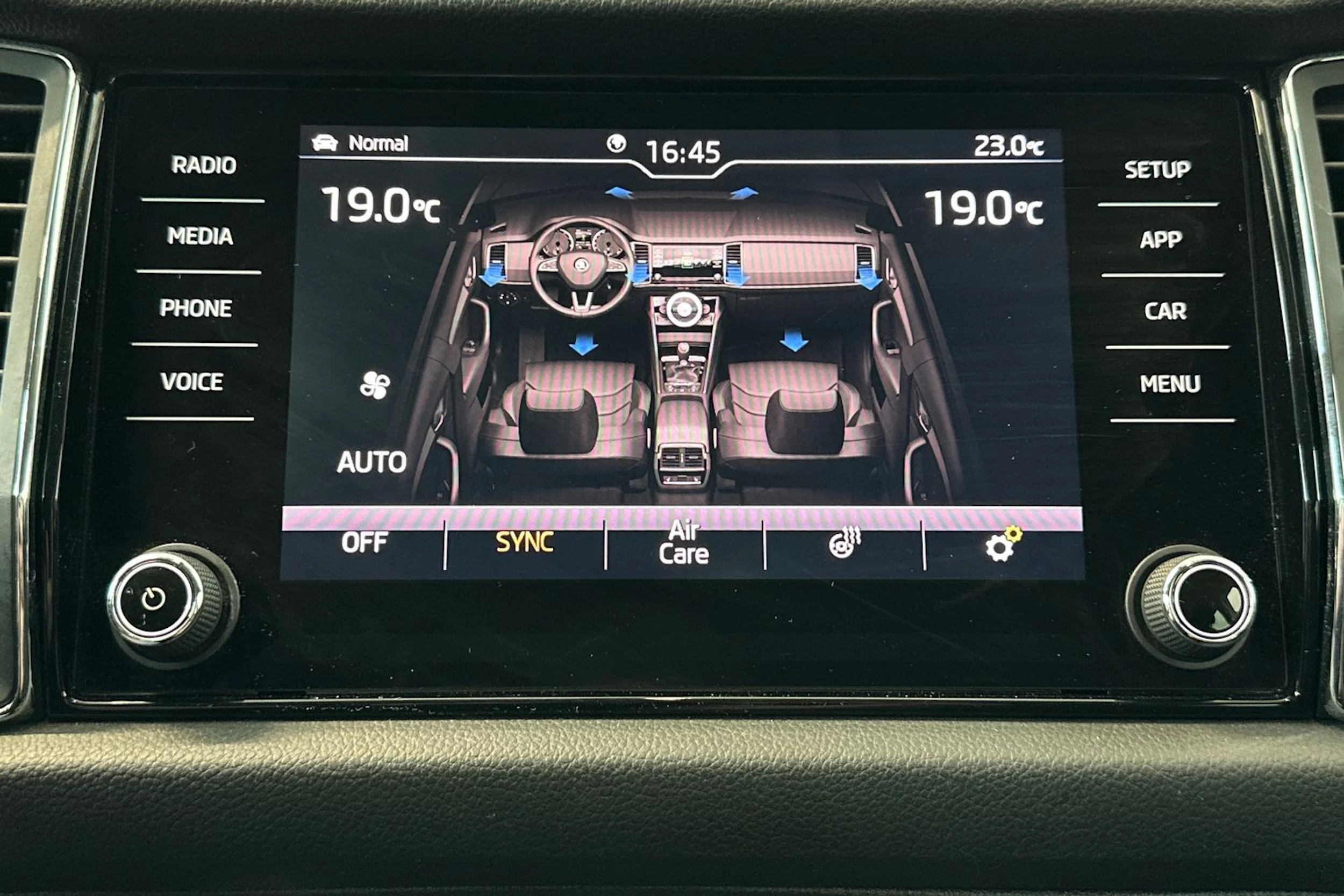 valkoinen Skoda Kodiaq 2018 kuva 24.