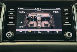 valkoinen Skoda Kodiaq 2018 kuva 24.