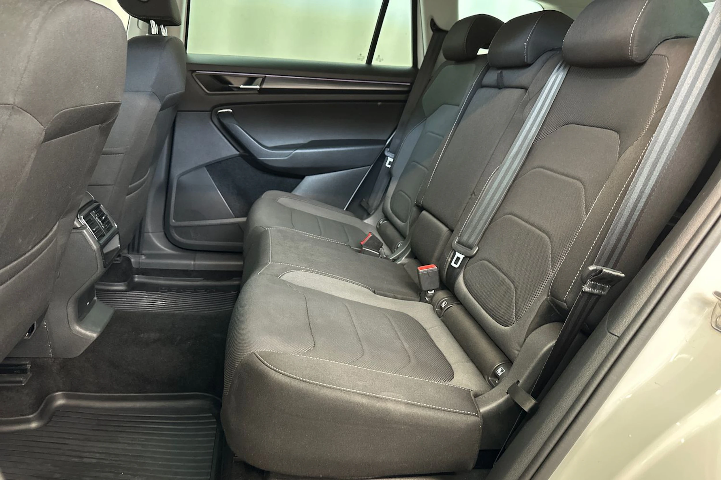 valkoinen Skoda Kodiaq 2018 kuva 25.