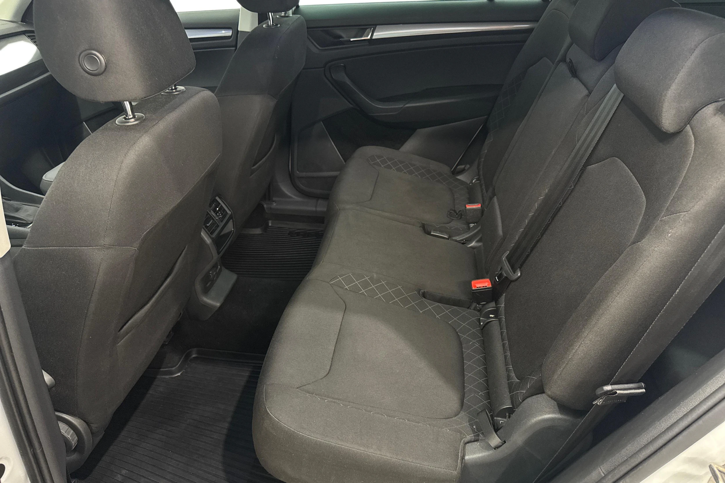 valkoinen Skoda Kodiaq 2018 kuva 12.