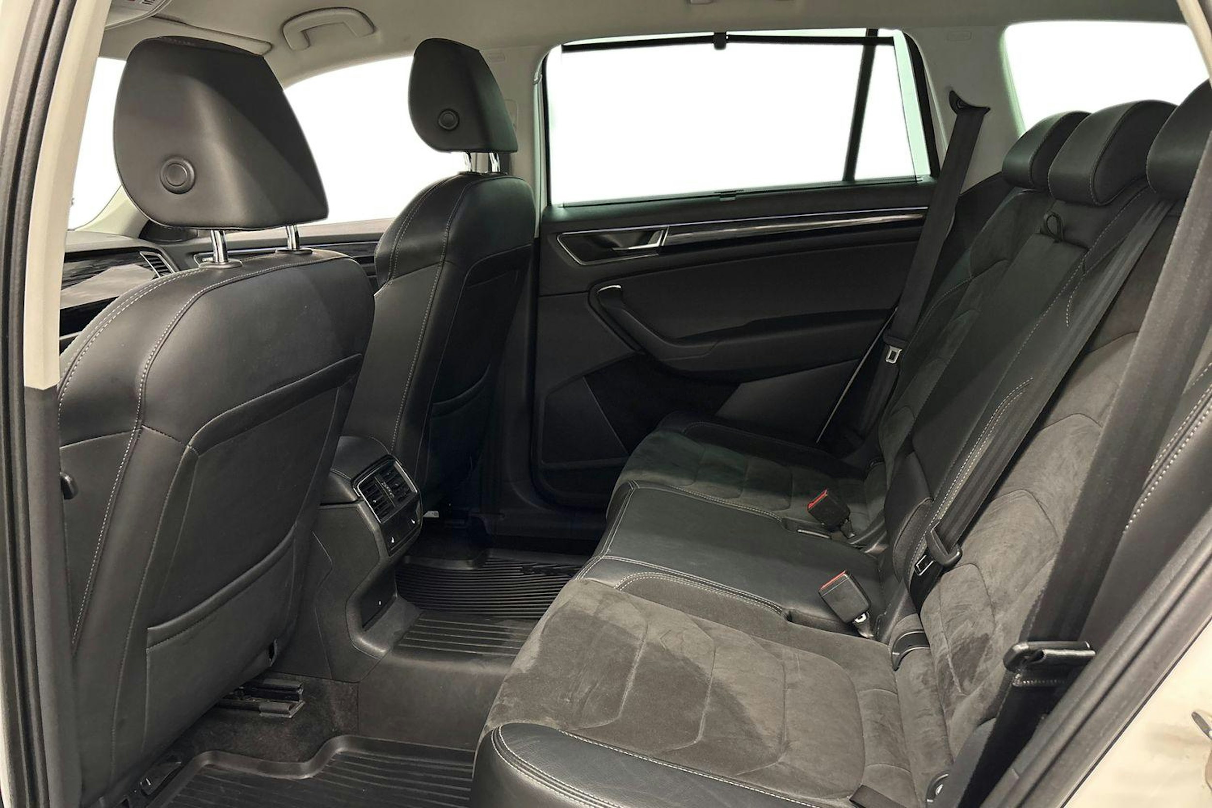 valkoinen Skoda Kodiaq 2018 kuva 8.