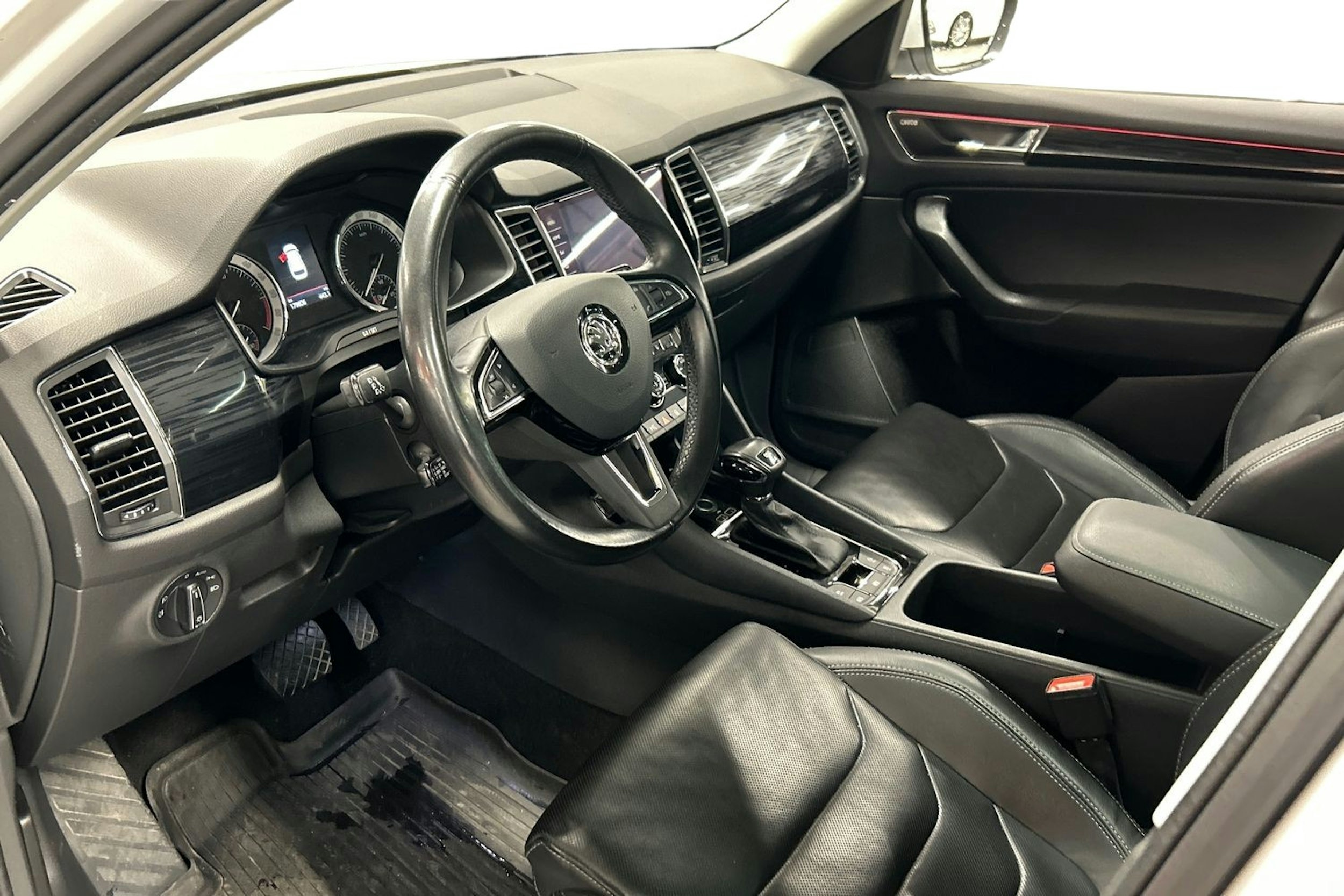 valkoinen Skoda Kodiaq 2018 kuva 3.
