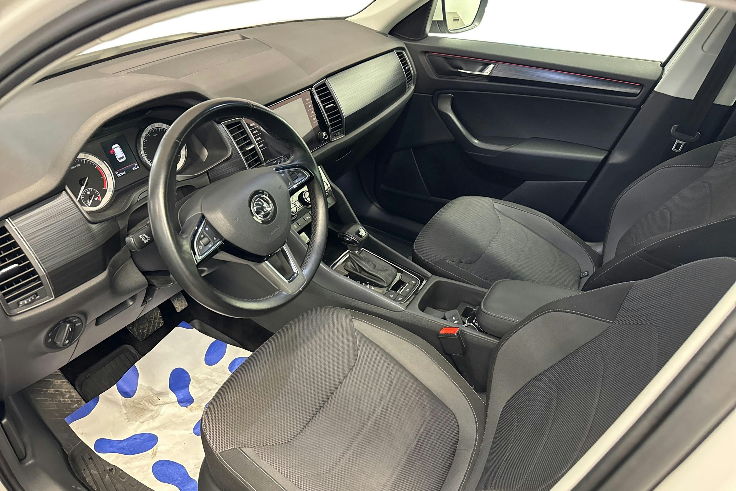 valkoinen Skoda Kodiaq 2018 kuva 7.