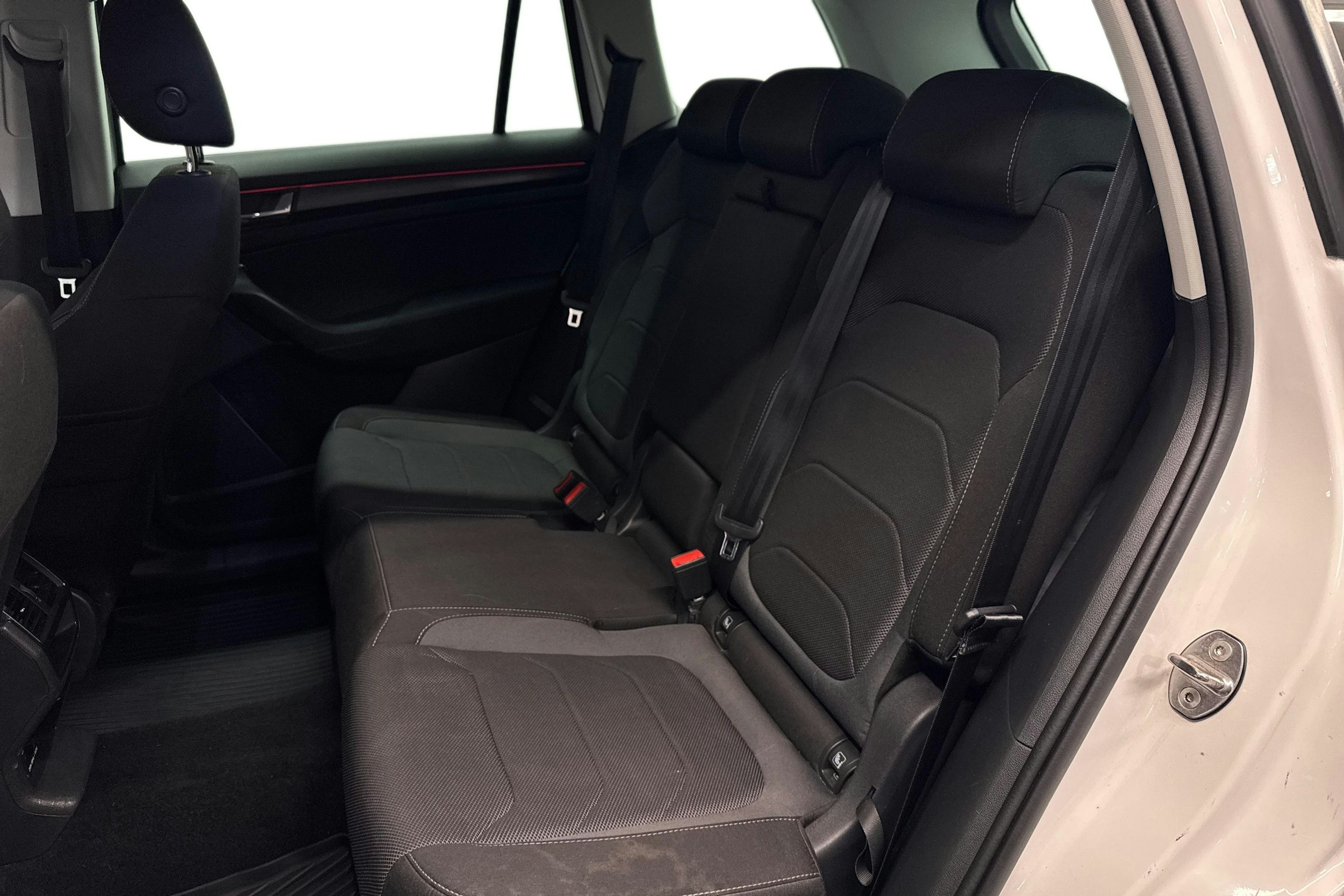 valkoinen Skoda Kodiaq 2018 kuva 10.