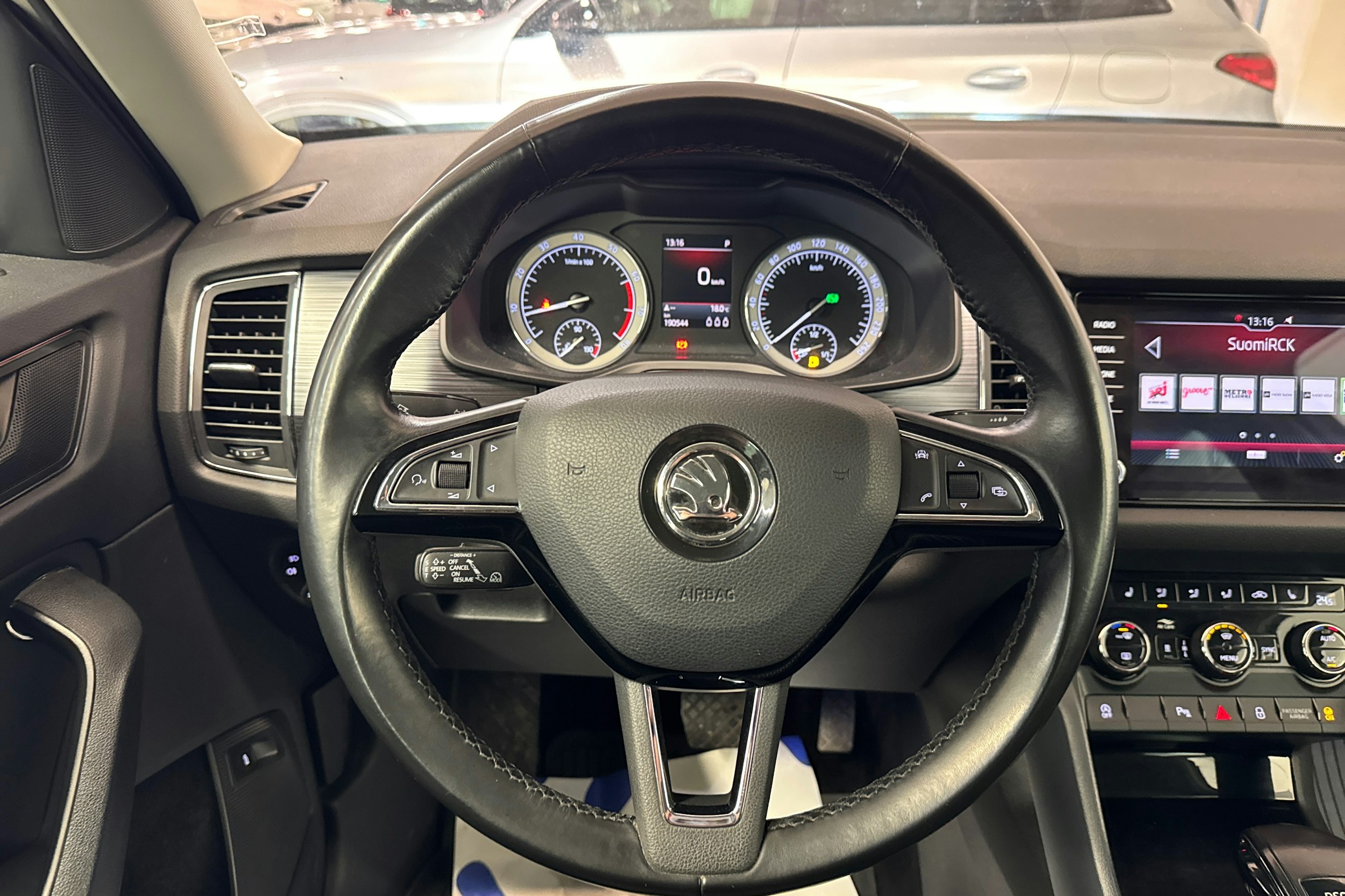 valkoinen Skoda Kodiaq 2018 kuva 14.