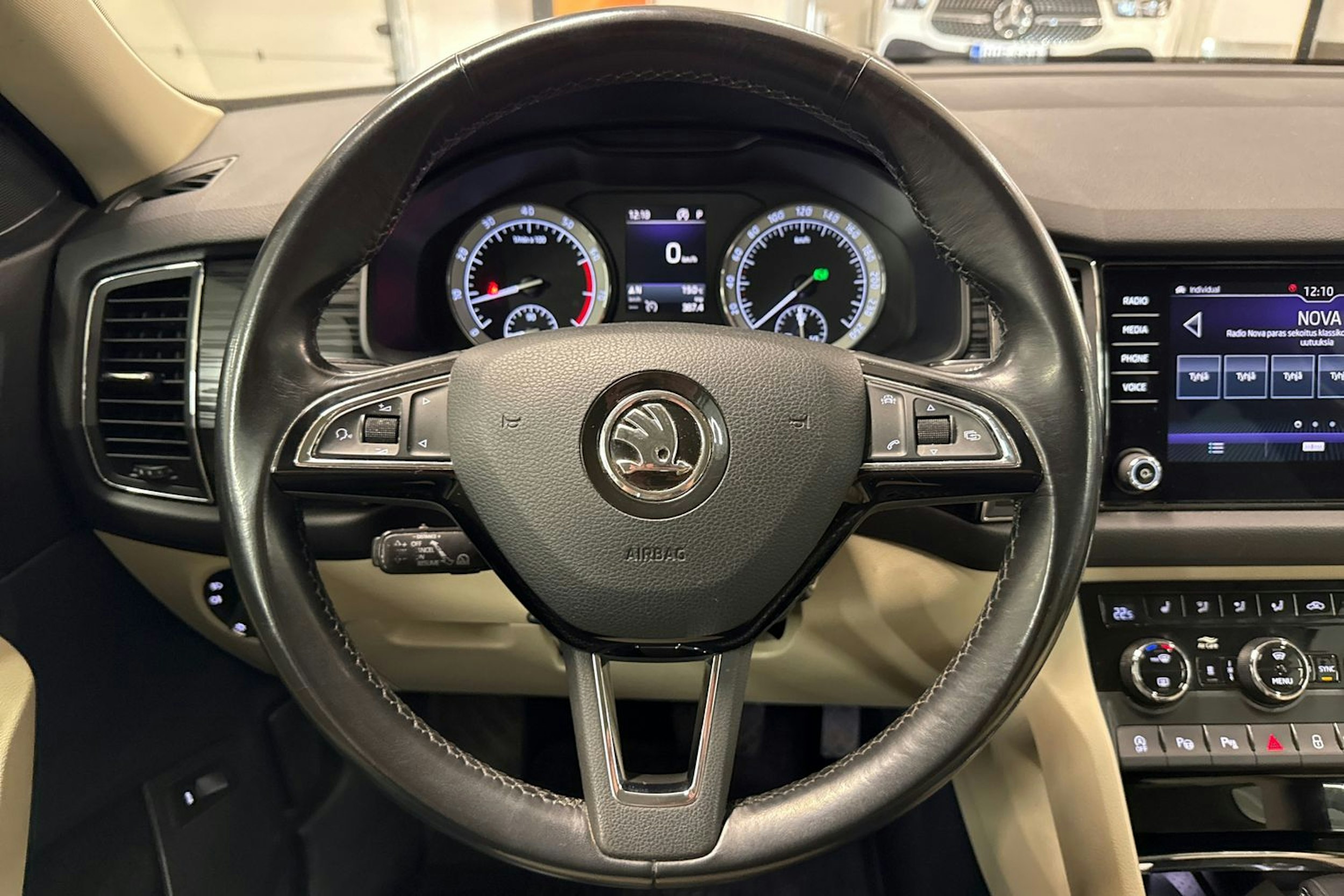 harmaa Skoda Kodiaq 2018 kuva 14.