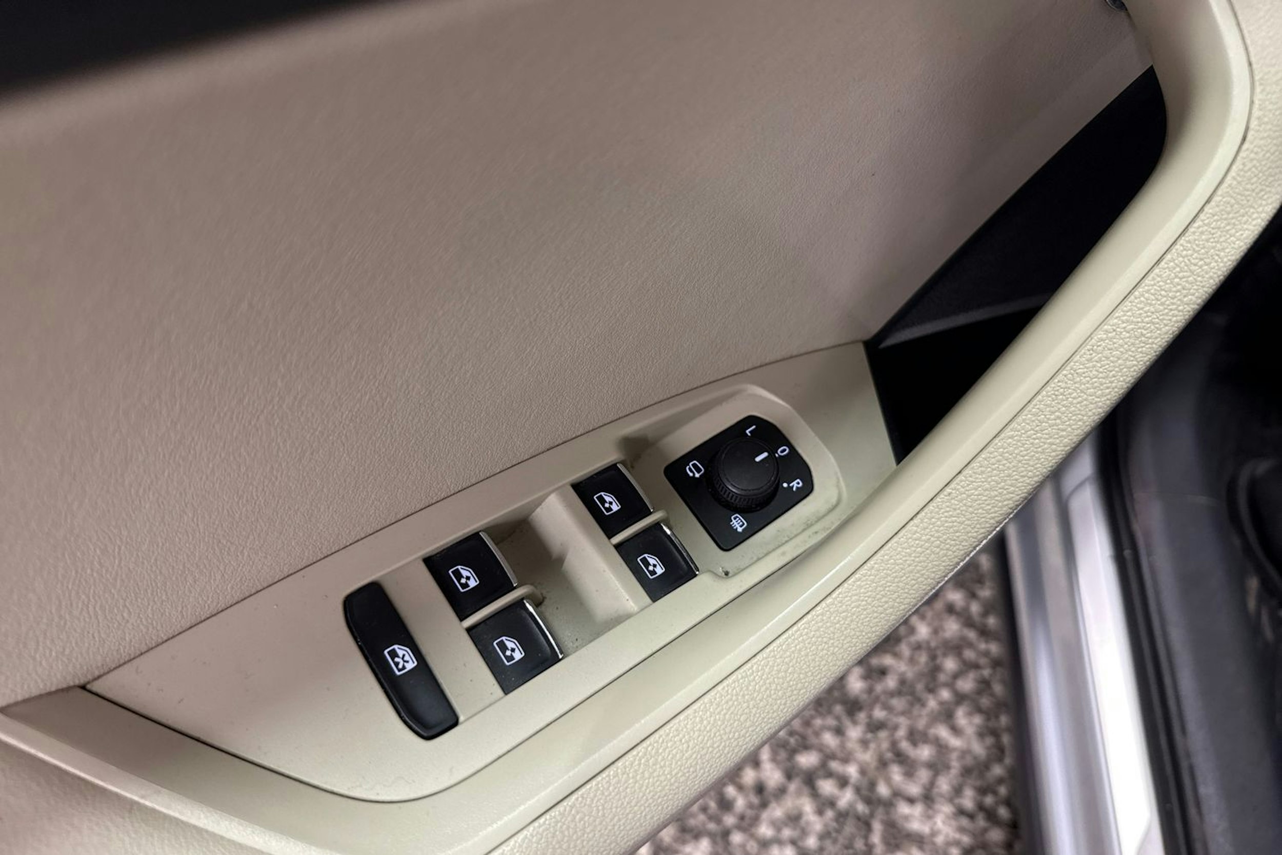 harmaa Skoda Kodiaq 2018 kuva 27.