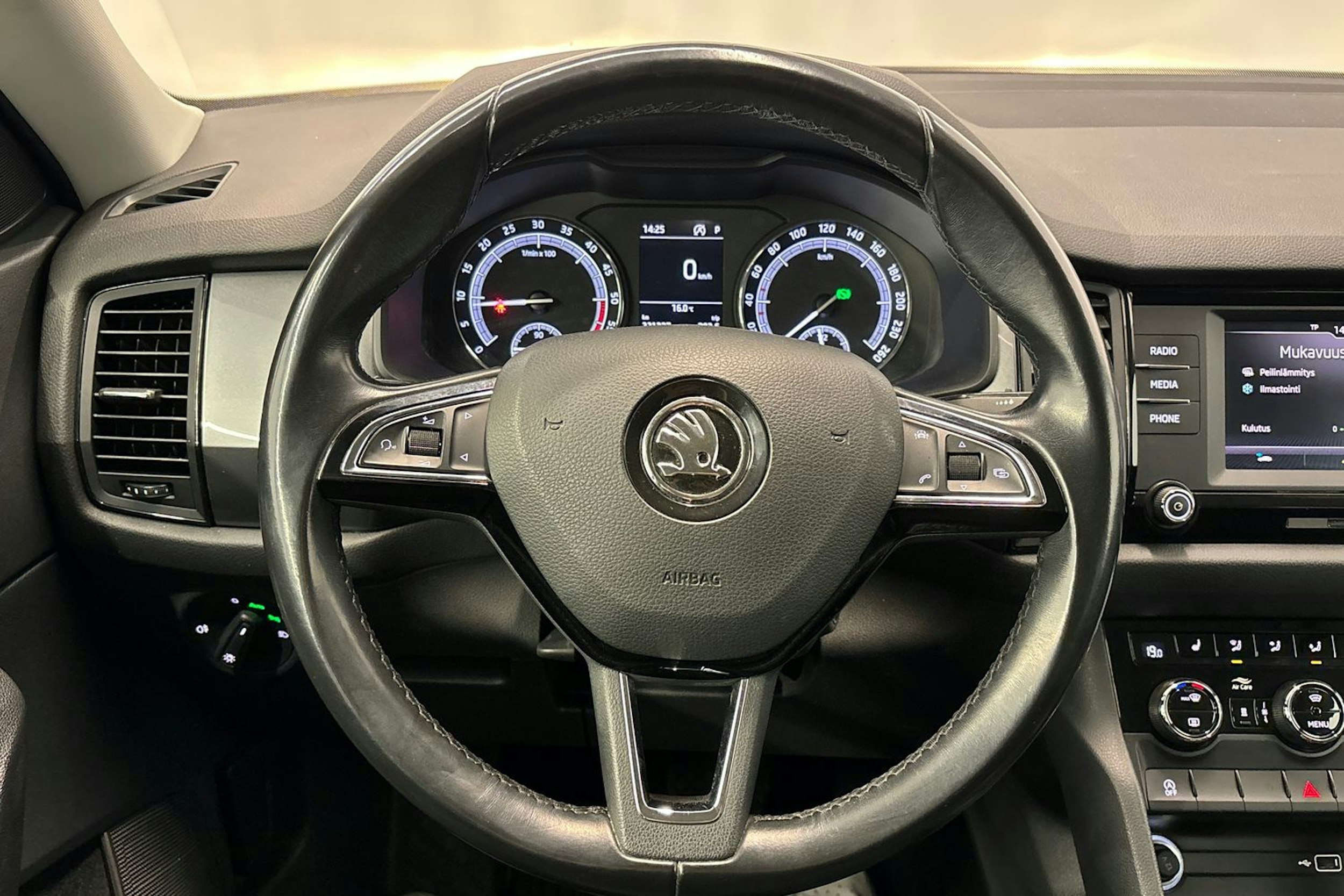 musta Skoda Kodiaq 2018 kuva 13.