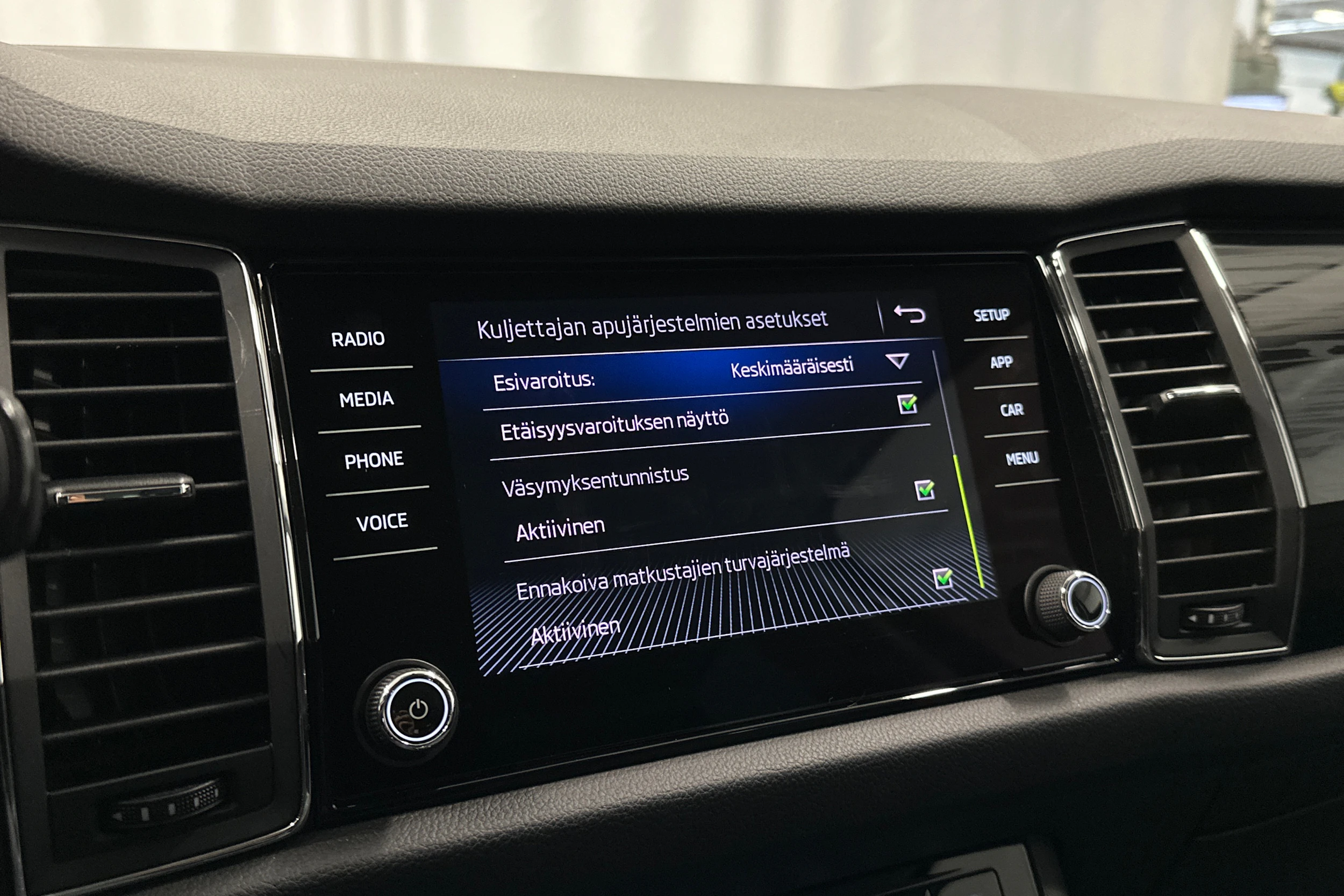 musta Skoda Kodiaq 2019 kuva 21.