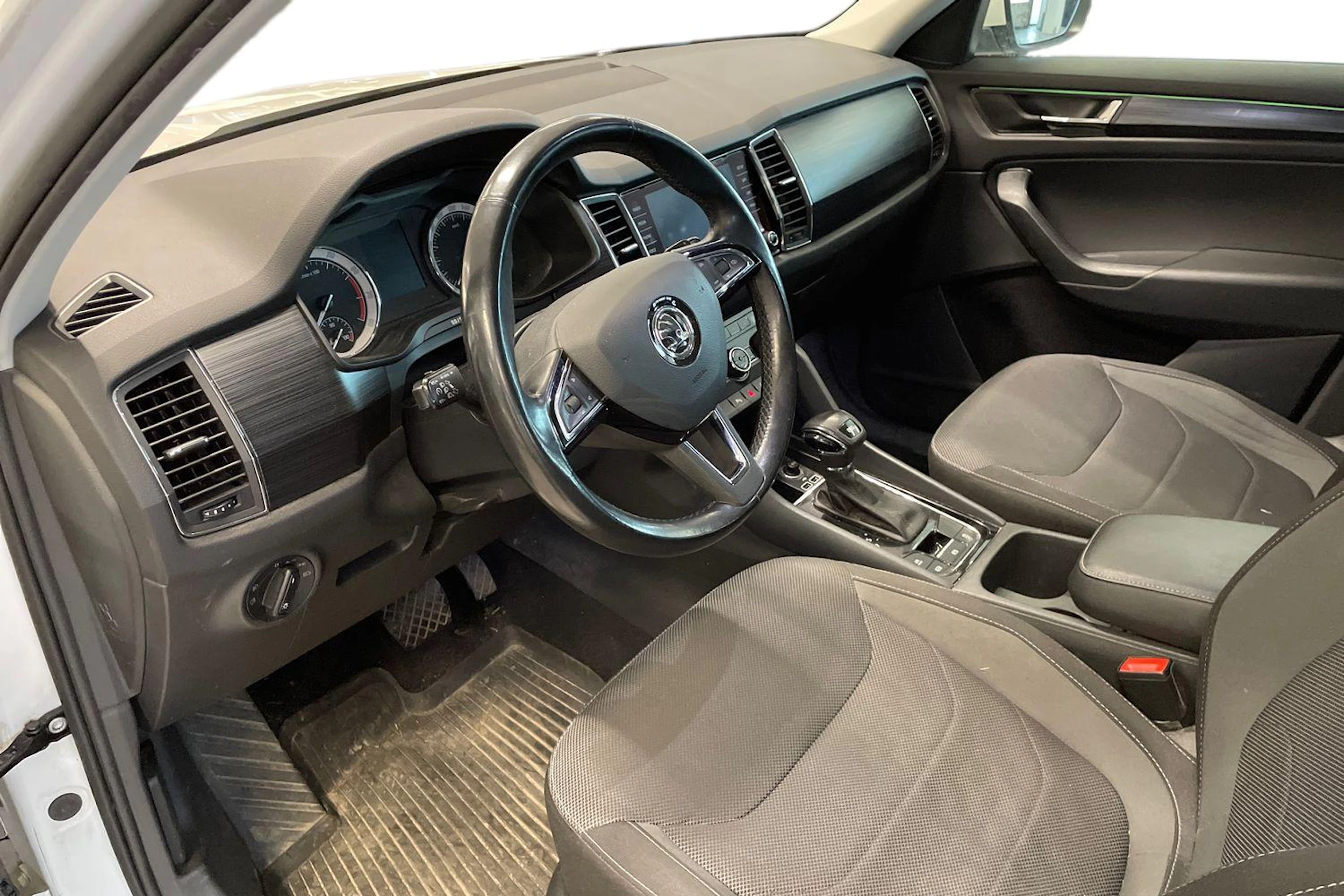 valkoinen Skoda Kodiaq 2019 kuva 3.