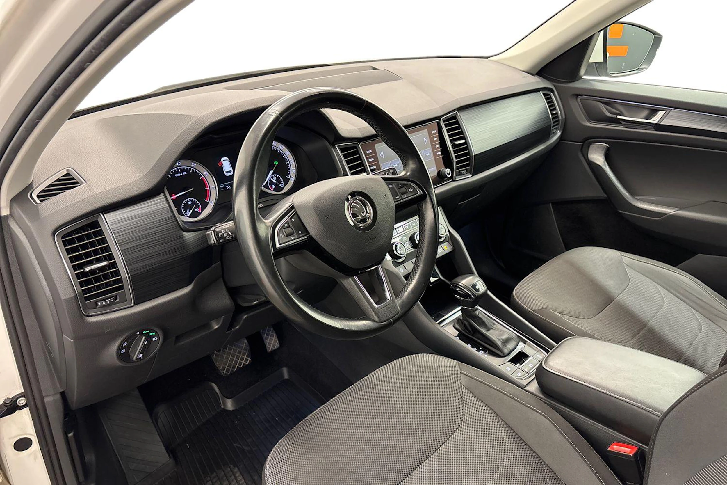 valkoinen Skoda Kodiaq 2019 kuva 6.