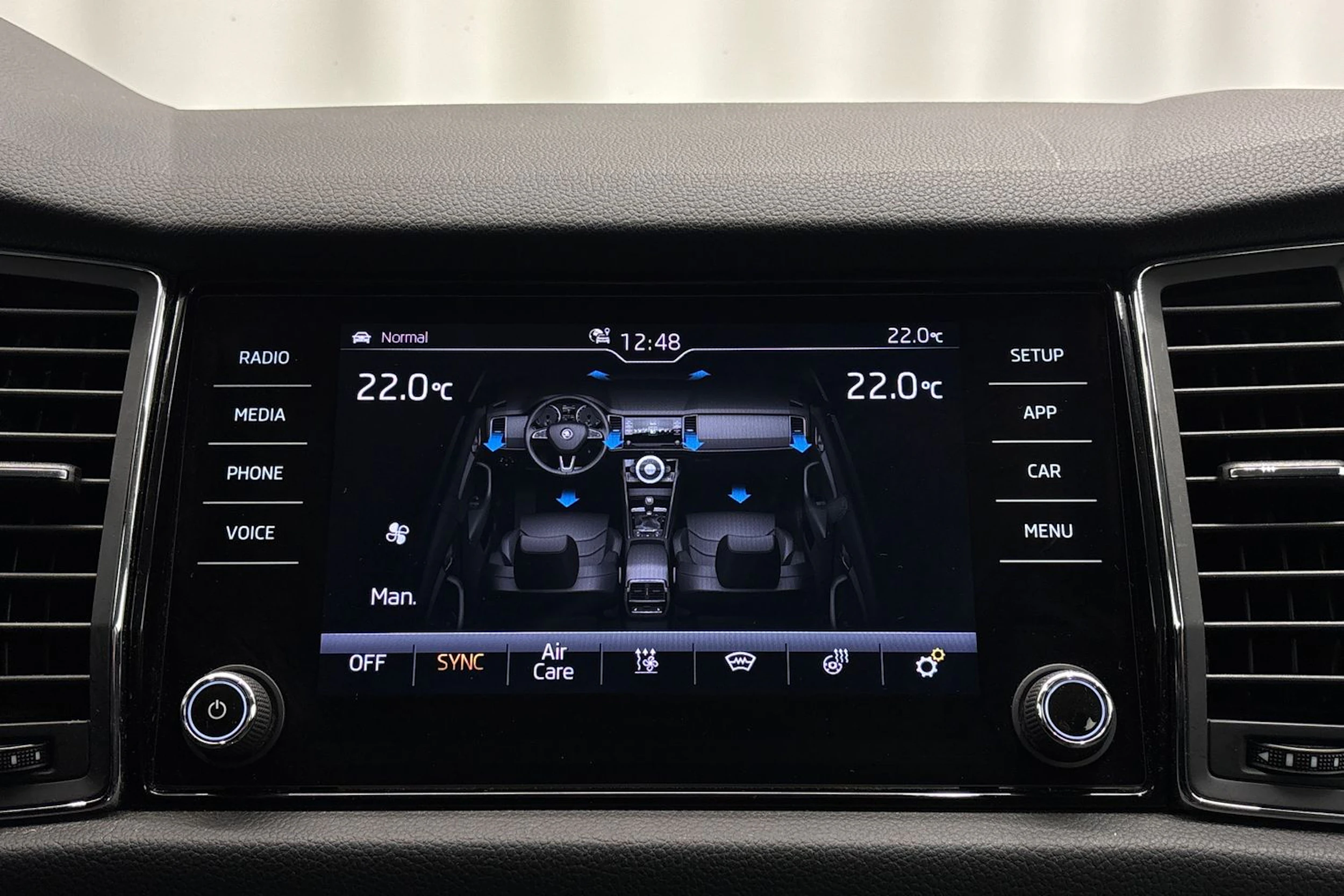 valkoinen Skoda Kodiaq 2019 kuva 18.