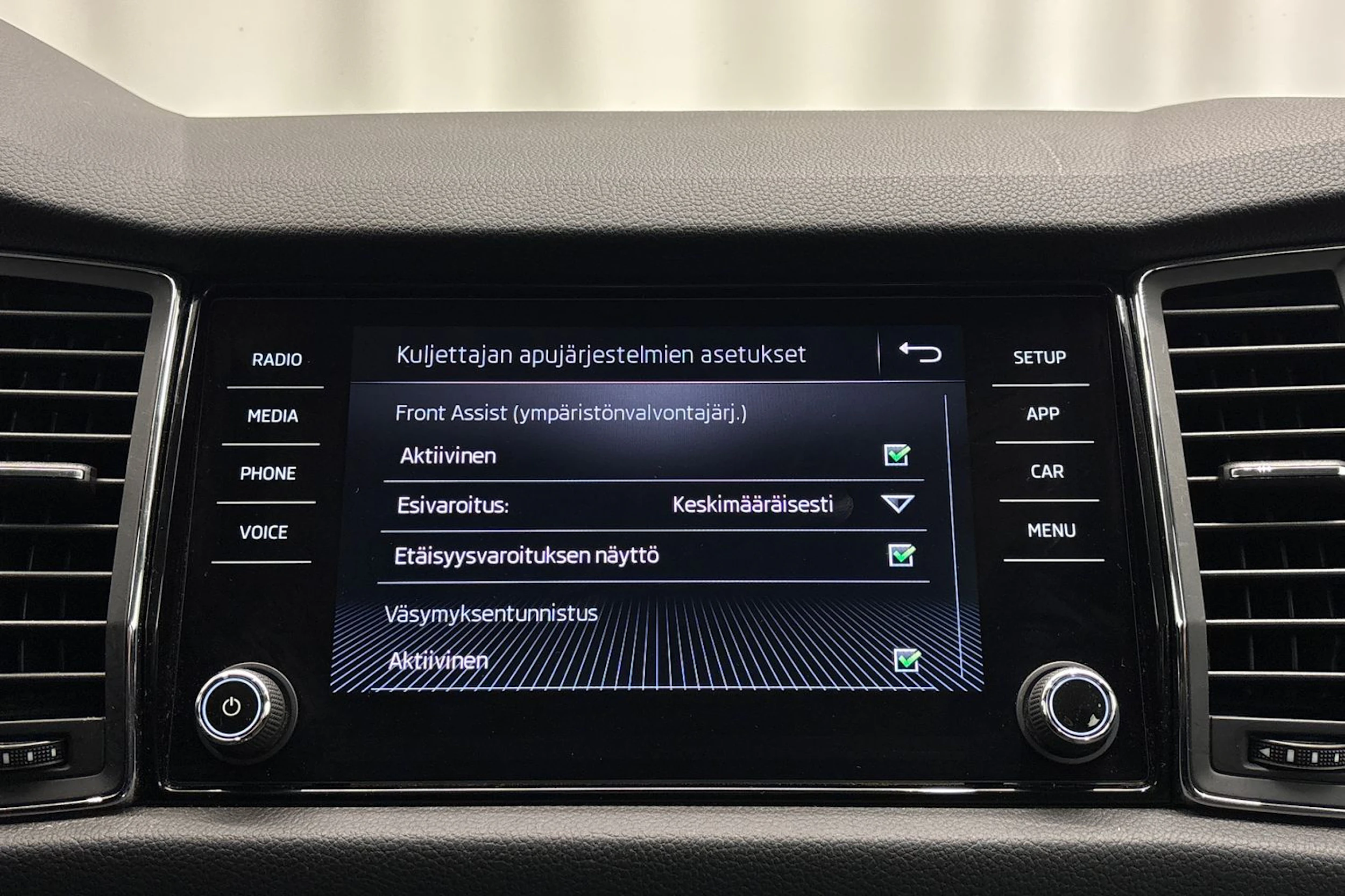 valkoinen Skoda Kodiaq 2019 kuva 19.