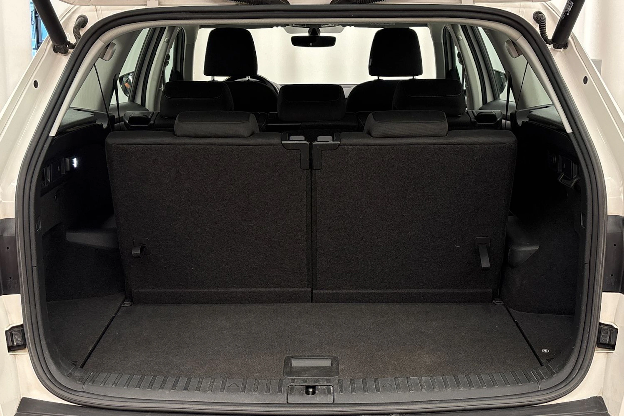 valkoinen Skoda Kodiaq 2019 kuva 23.