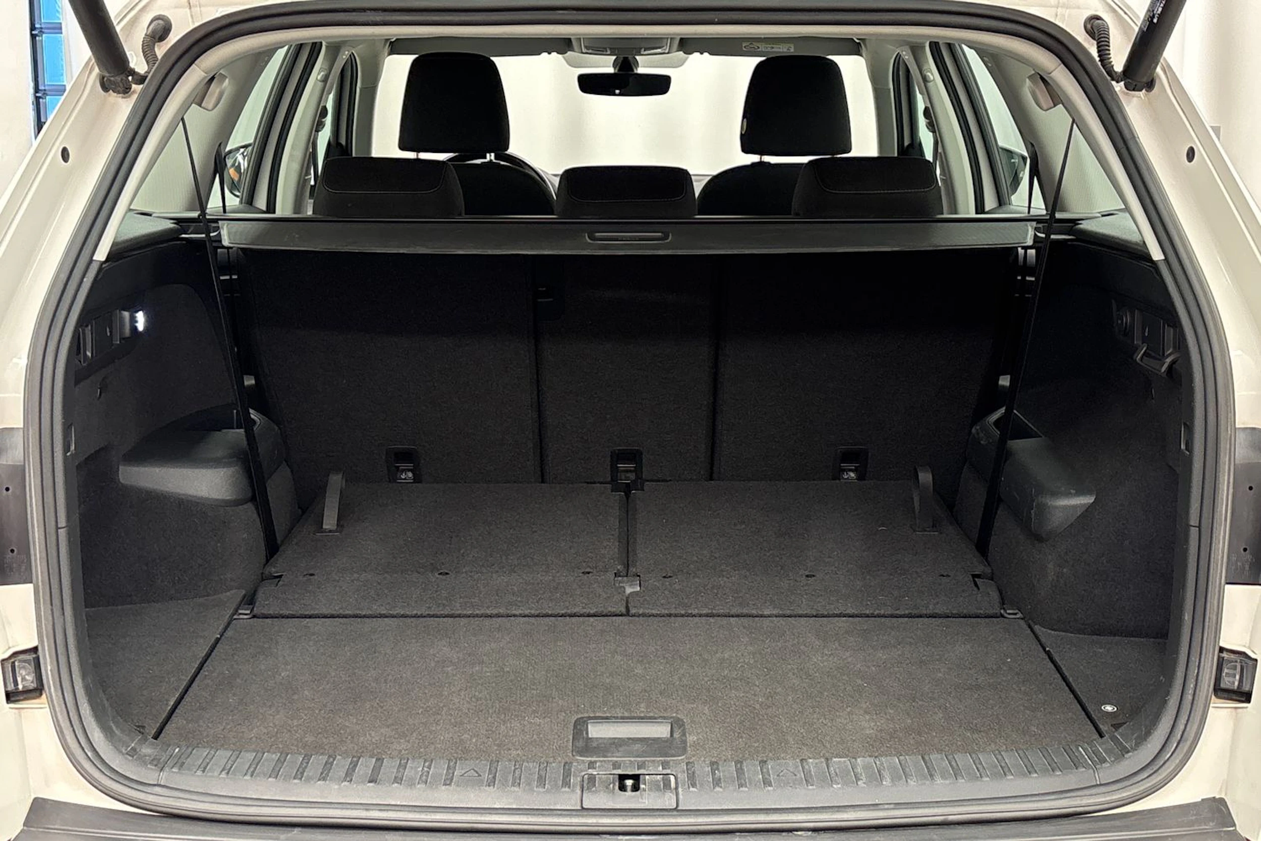 valkoinen Skoda Kodiaq 2019 kuva 24.