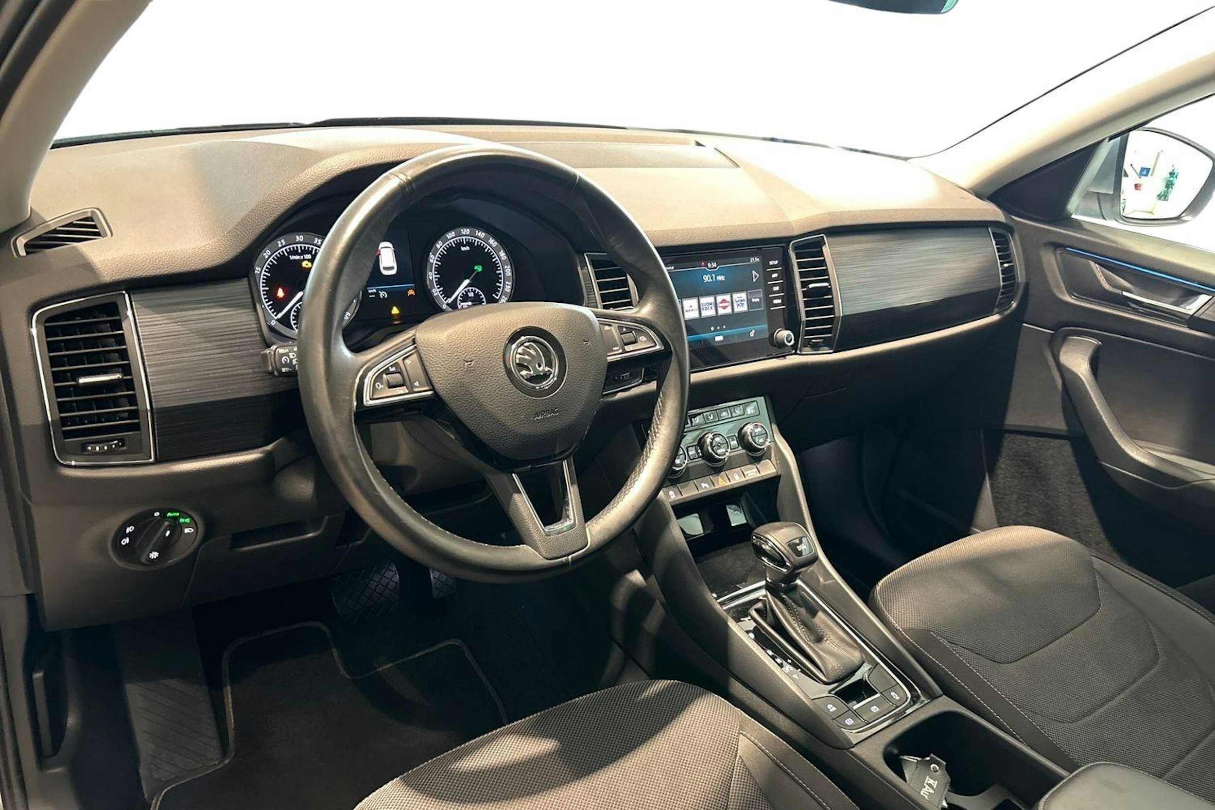 Harmaa Skoda KODIAQ 2019 kuva 6.
