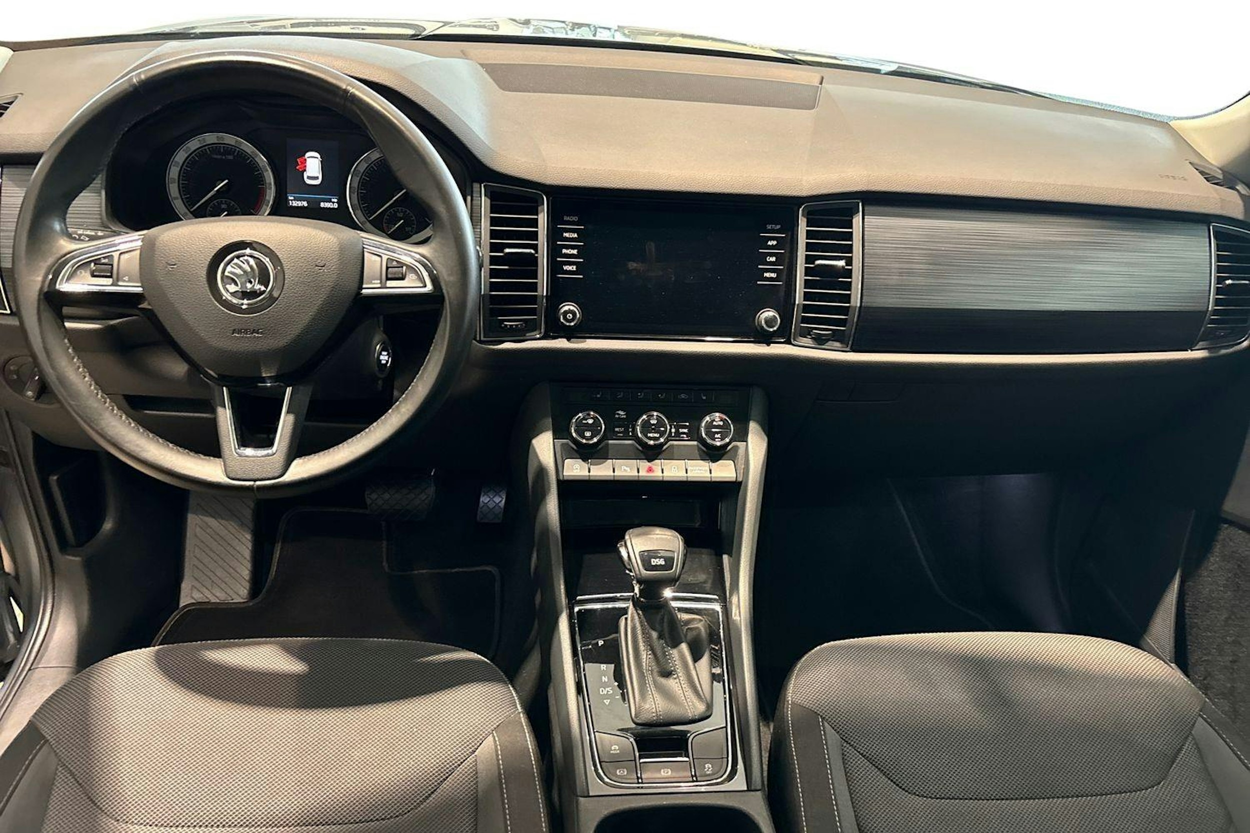 Harmaa Skoda KODIAQ 2019 kuva 7.
