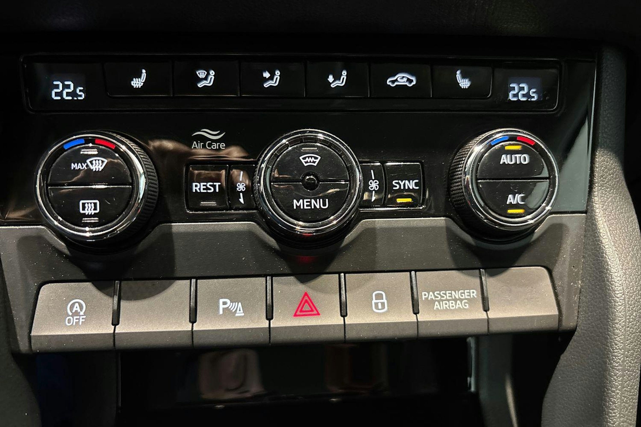 Harmaa Skoda KODIAQ 2019 kuva 16.