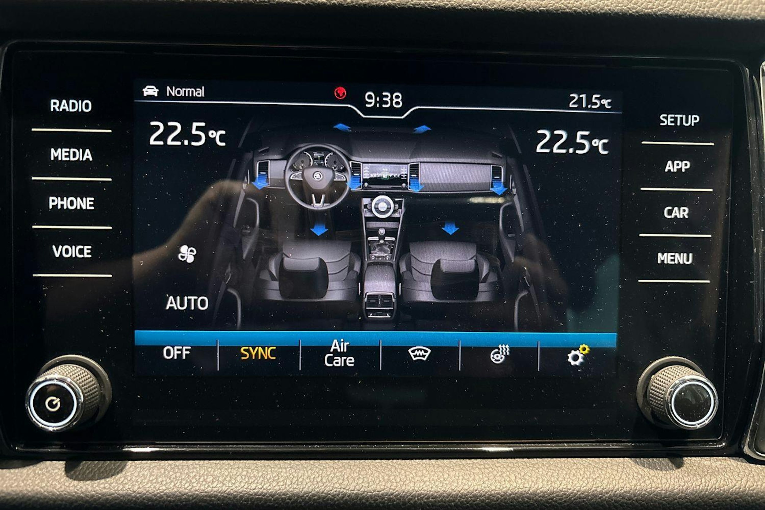 Harmaa Skoda KODIAQ 2019 kuva 17.
