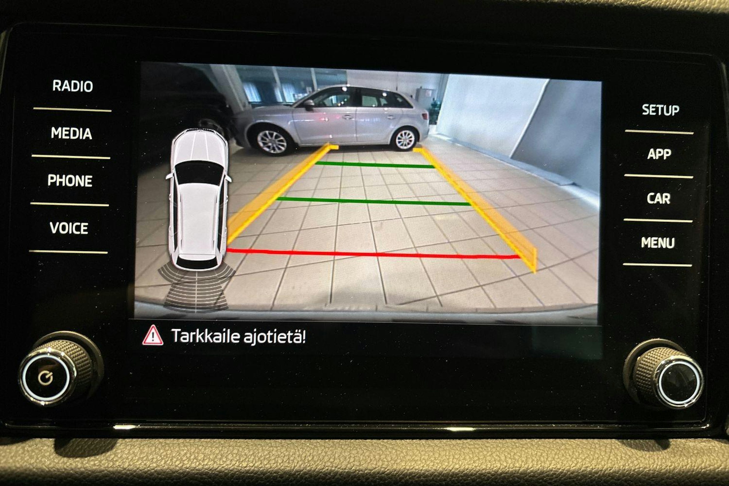 Harmaa Skoda KODIAQ 2019 kuva 18.